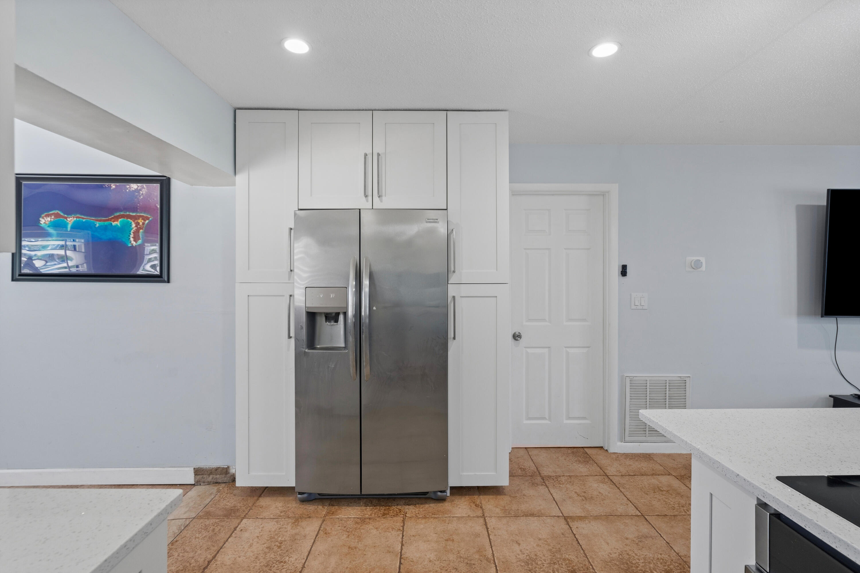 520 Se Dolphin Drive Property Photo 10