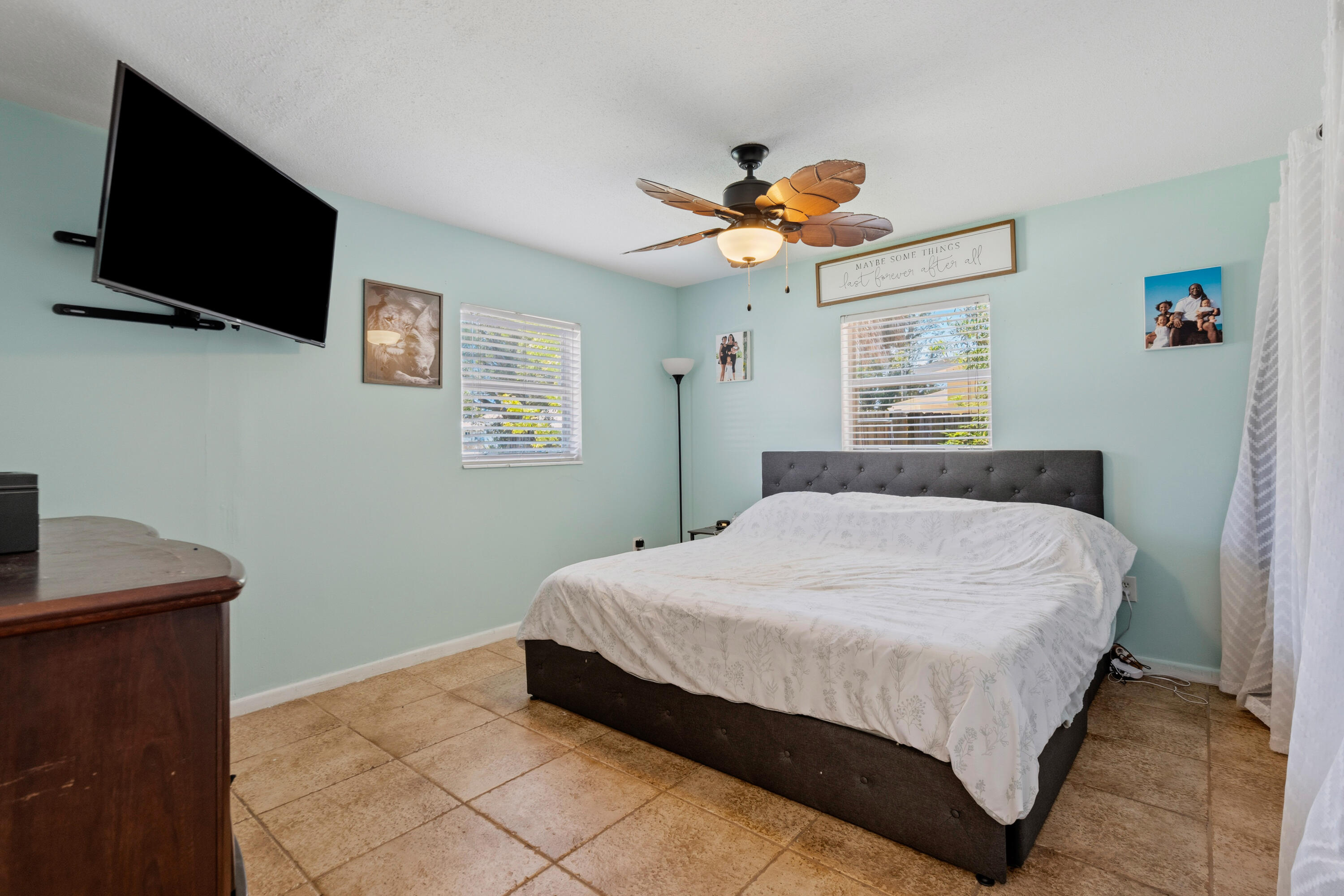 520 Se Dolphin Drive Property Photo 13