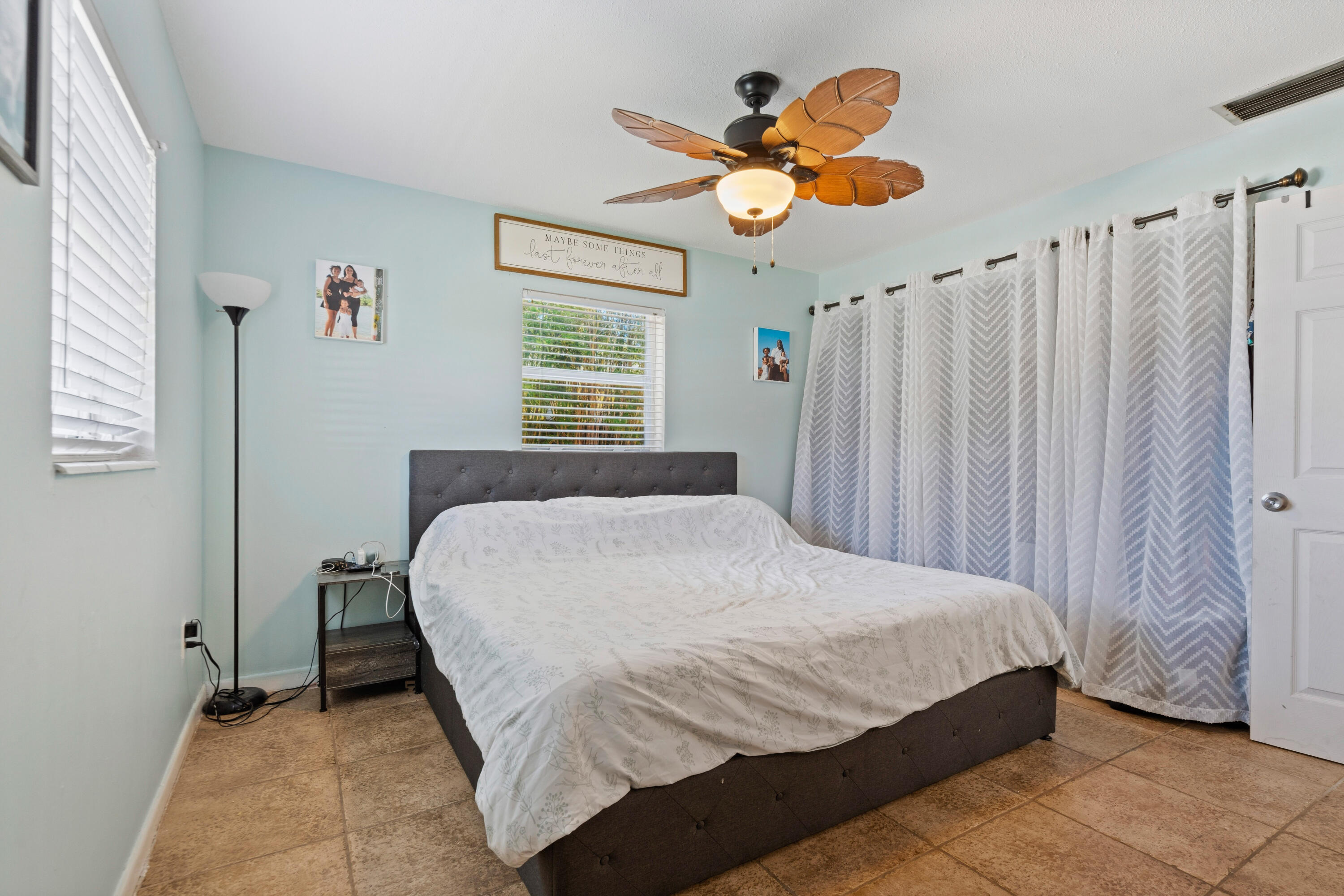 520 Se Dolphin Drive Property Photo 14
