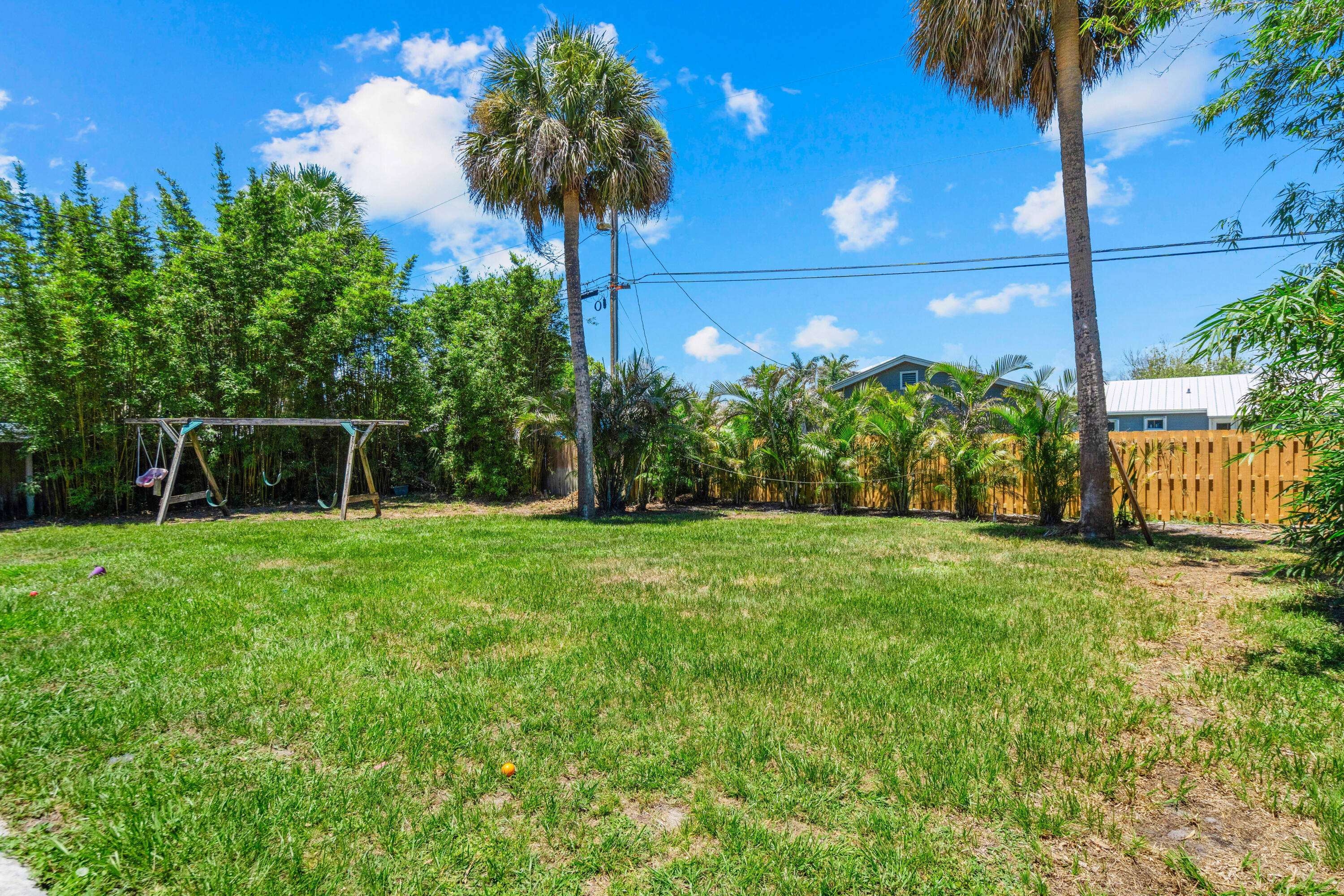 520 Se Dolphin Drive Property Photo 29