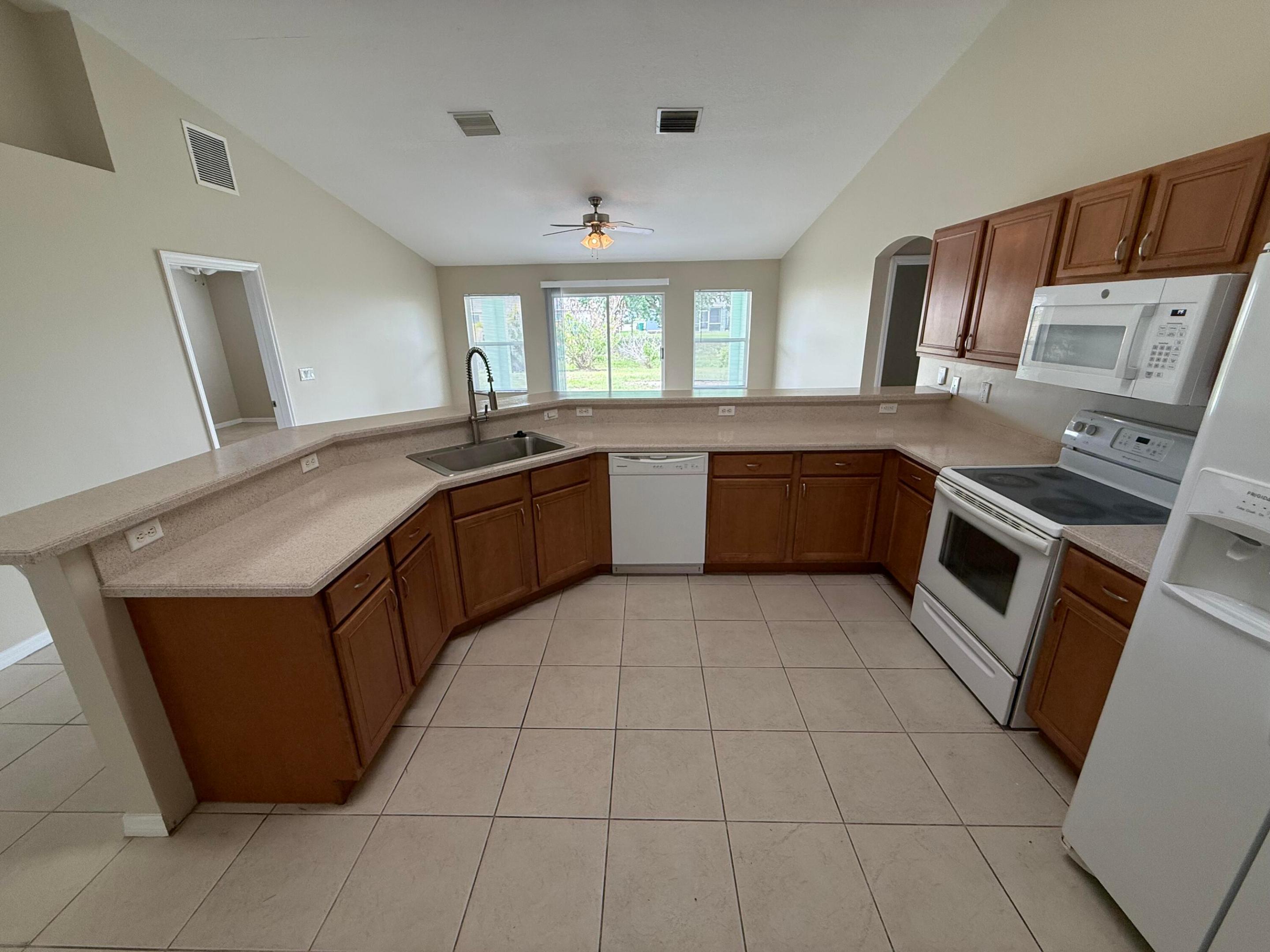 522 Sw Mccomb Avenue Property Photo 6