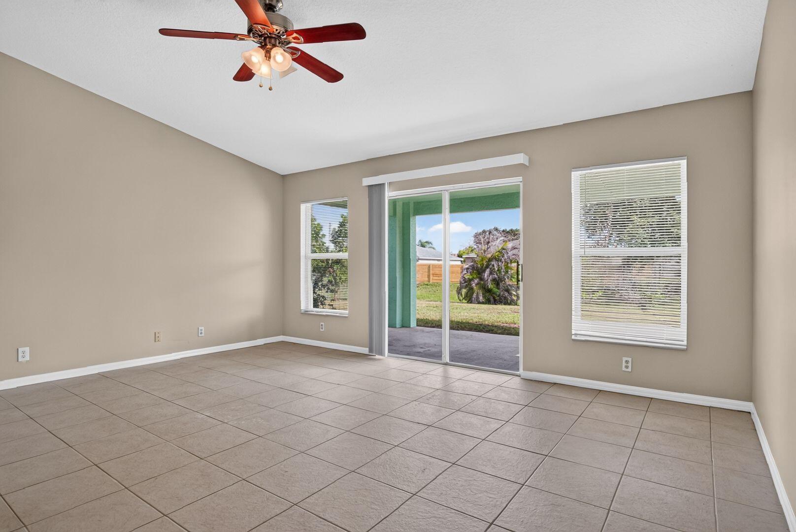 522 Sw Mccomb Avenue Property Photo 8