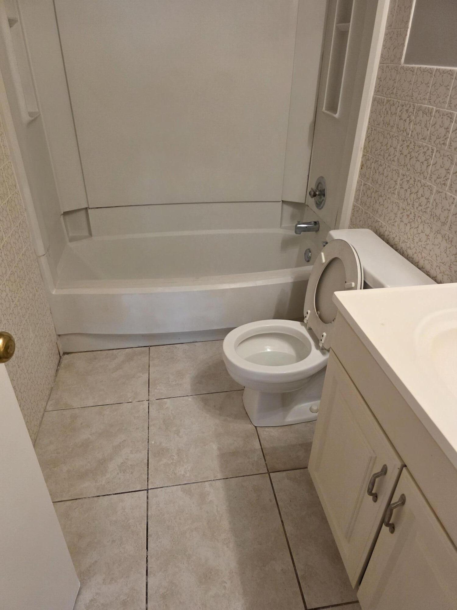 2401 Riverside Drive 411-b Property Photo 5