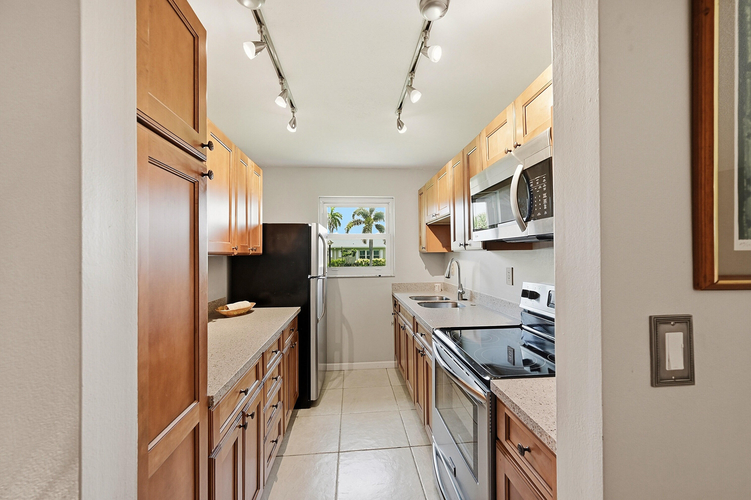 295 High Point Boulevard B Property Photo 8