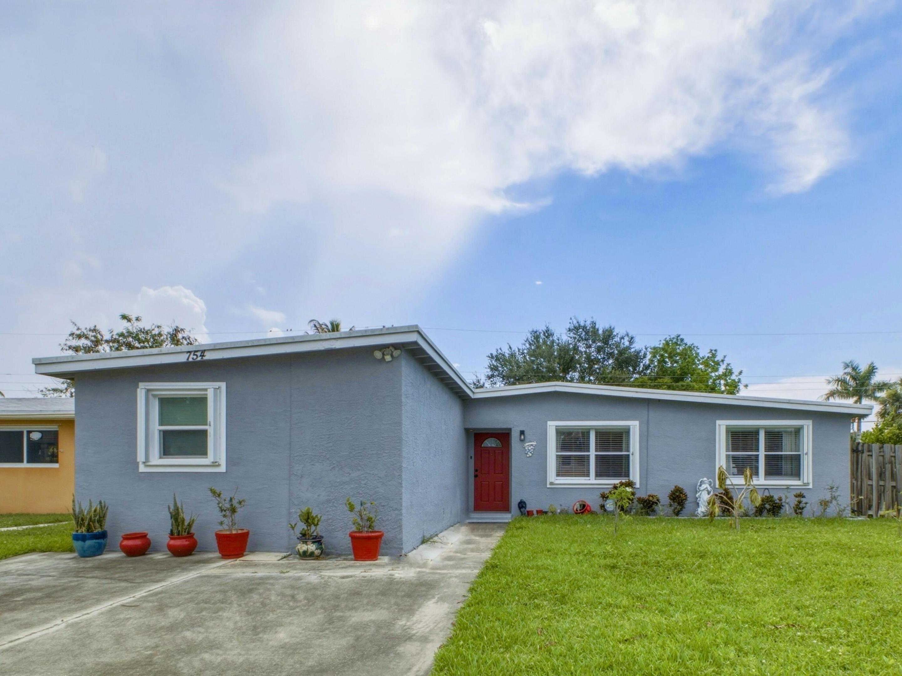 754 Hibiscus Drive Property Photo 1
