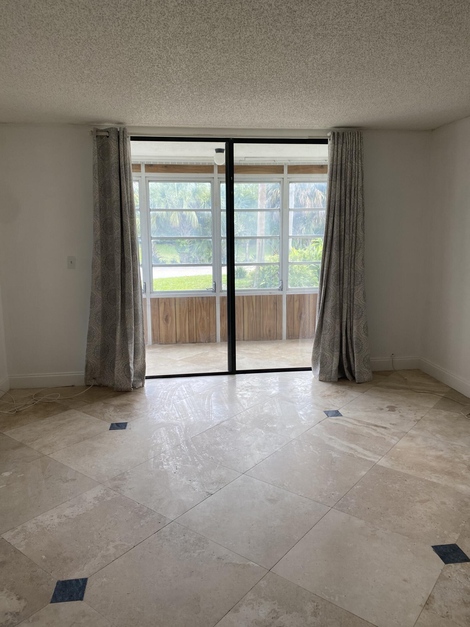 2840 Somerset Drive 105 M Property Photo 3