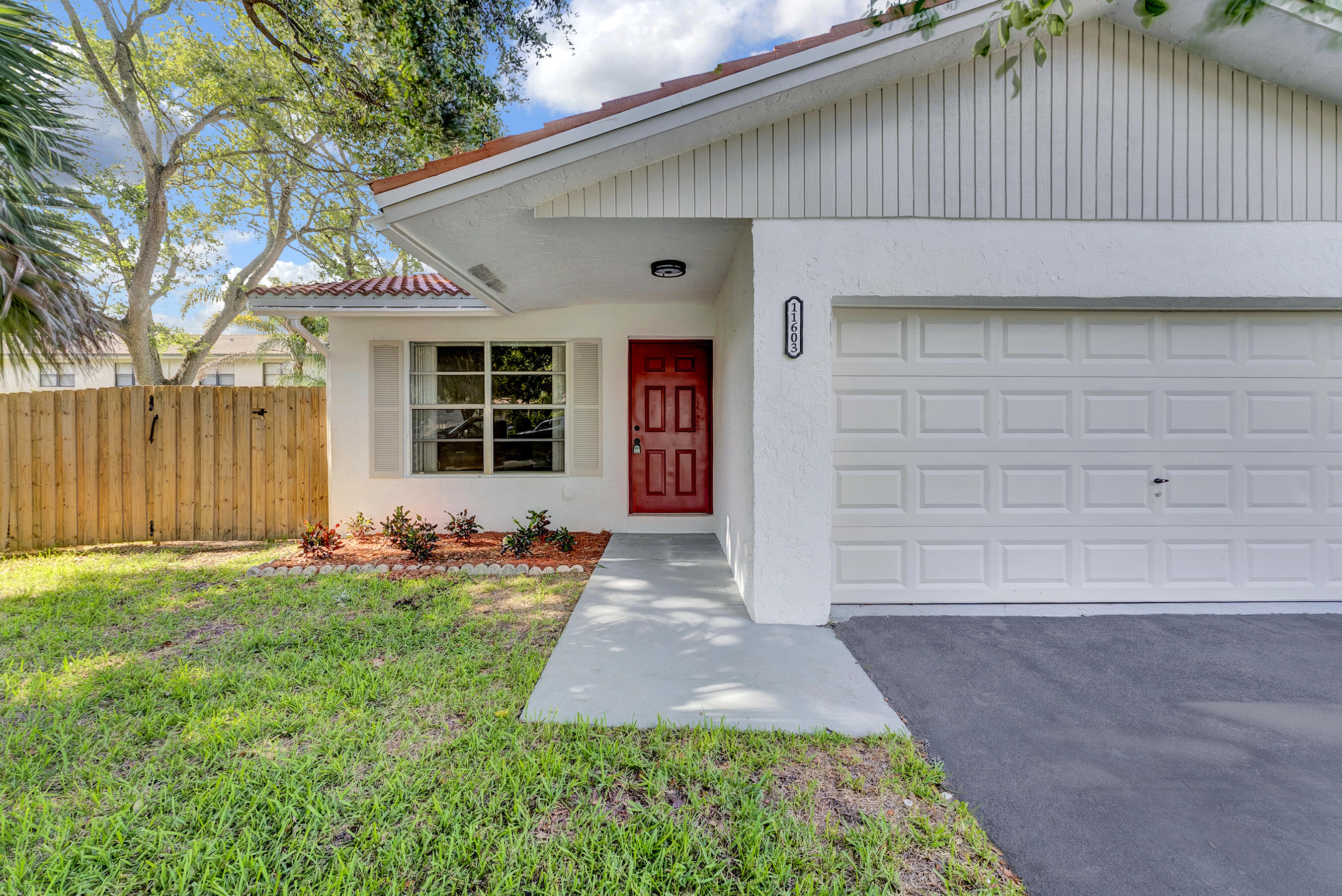 11603 Nw 26th Street Property Photo 1