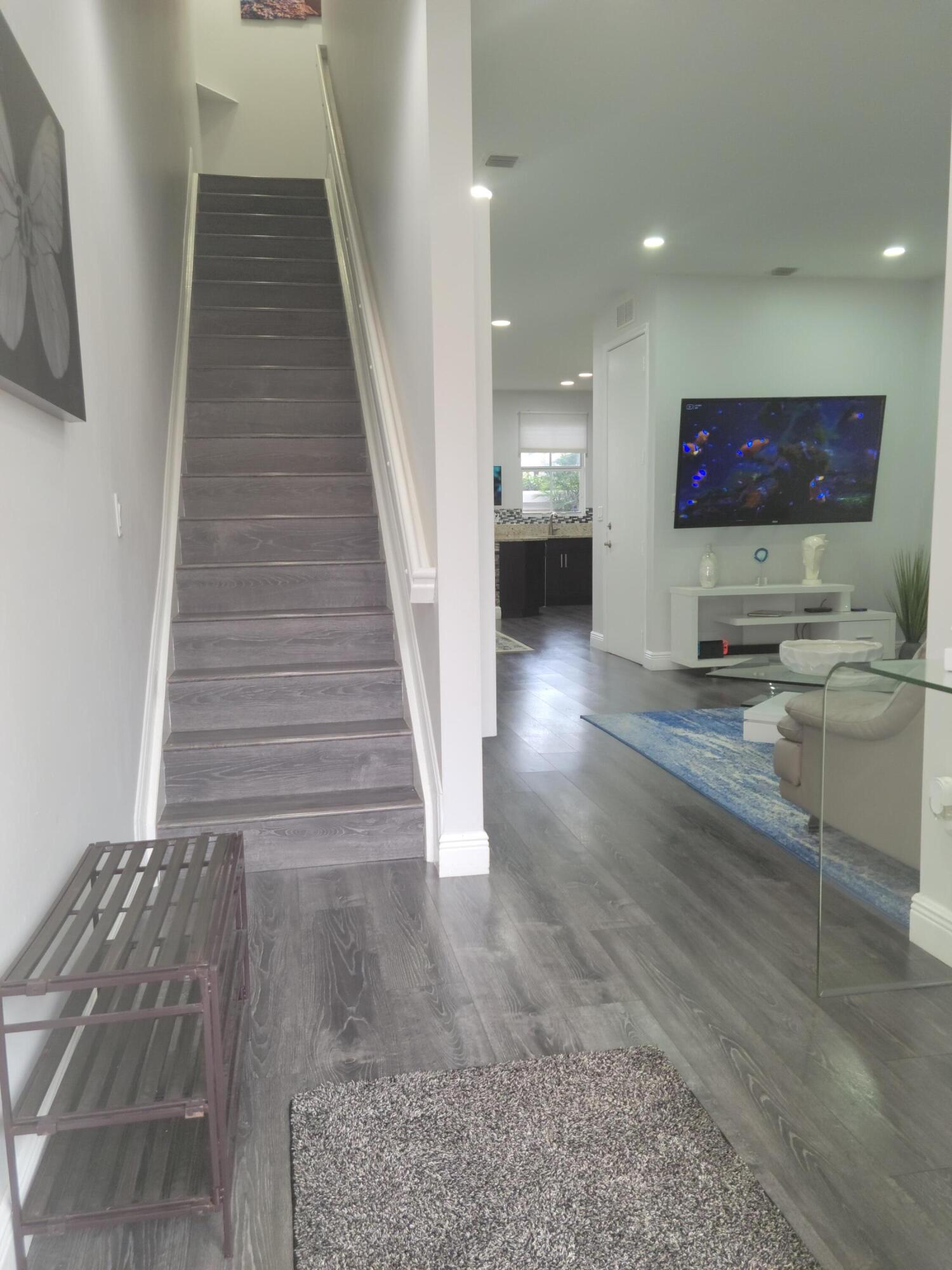 6960 Long Pine Circle Property Photo 3