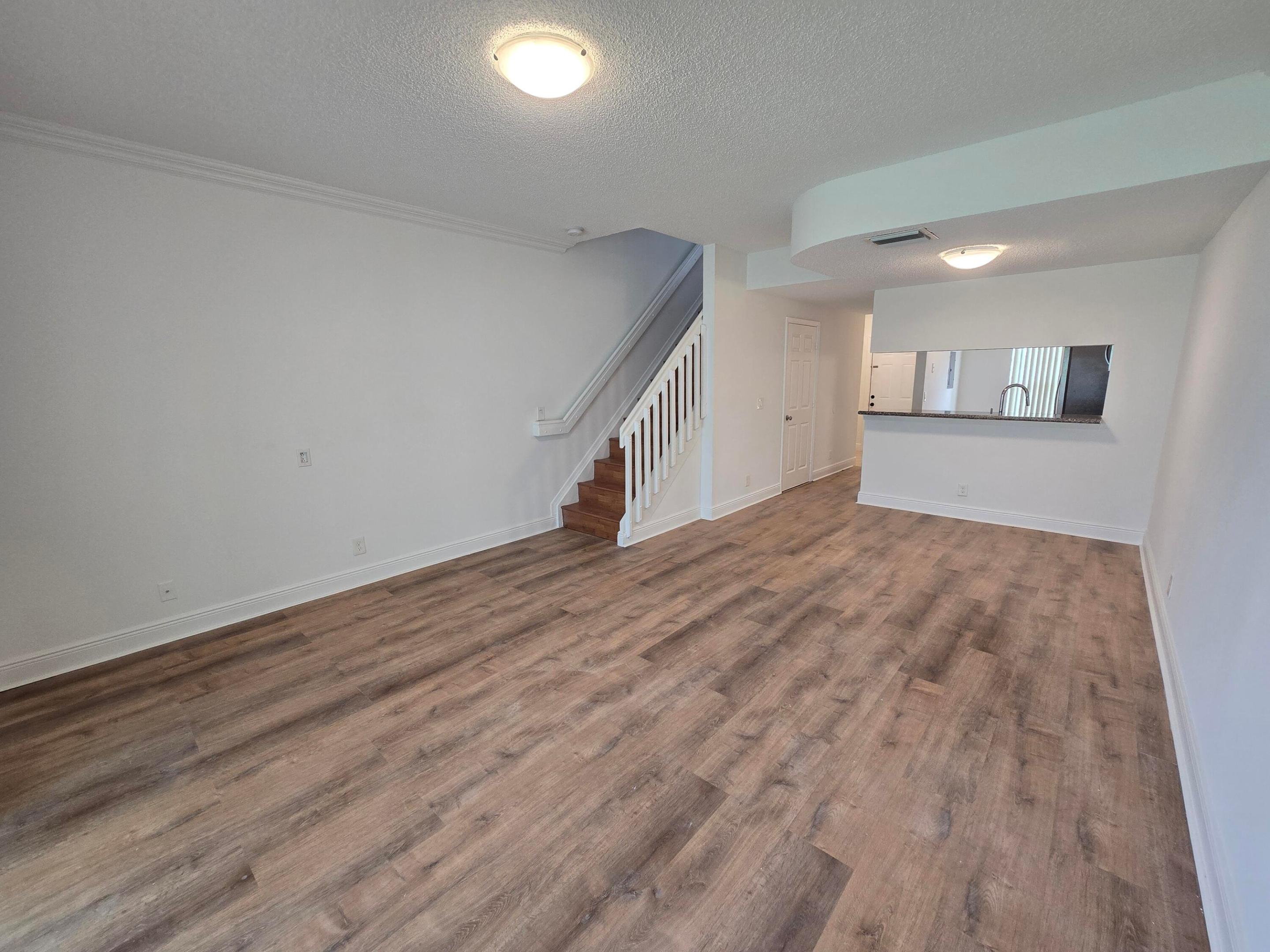 78 Simonton Circle Property Photo 6