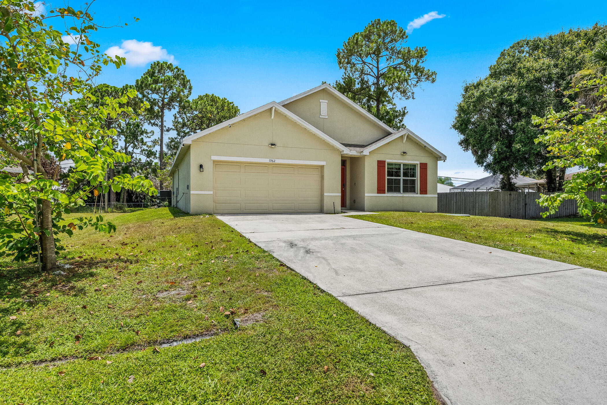 1962 Sw Delmonico Avenue Property Photo 1