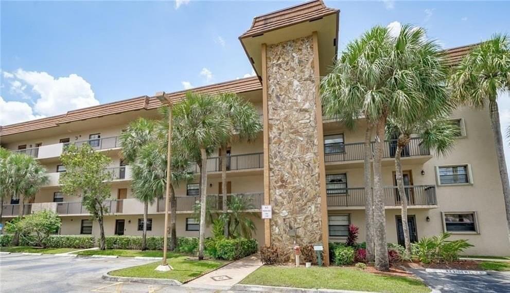 4940 E Sabal Palm Boulevard Ph8 Property Photo 1