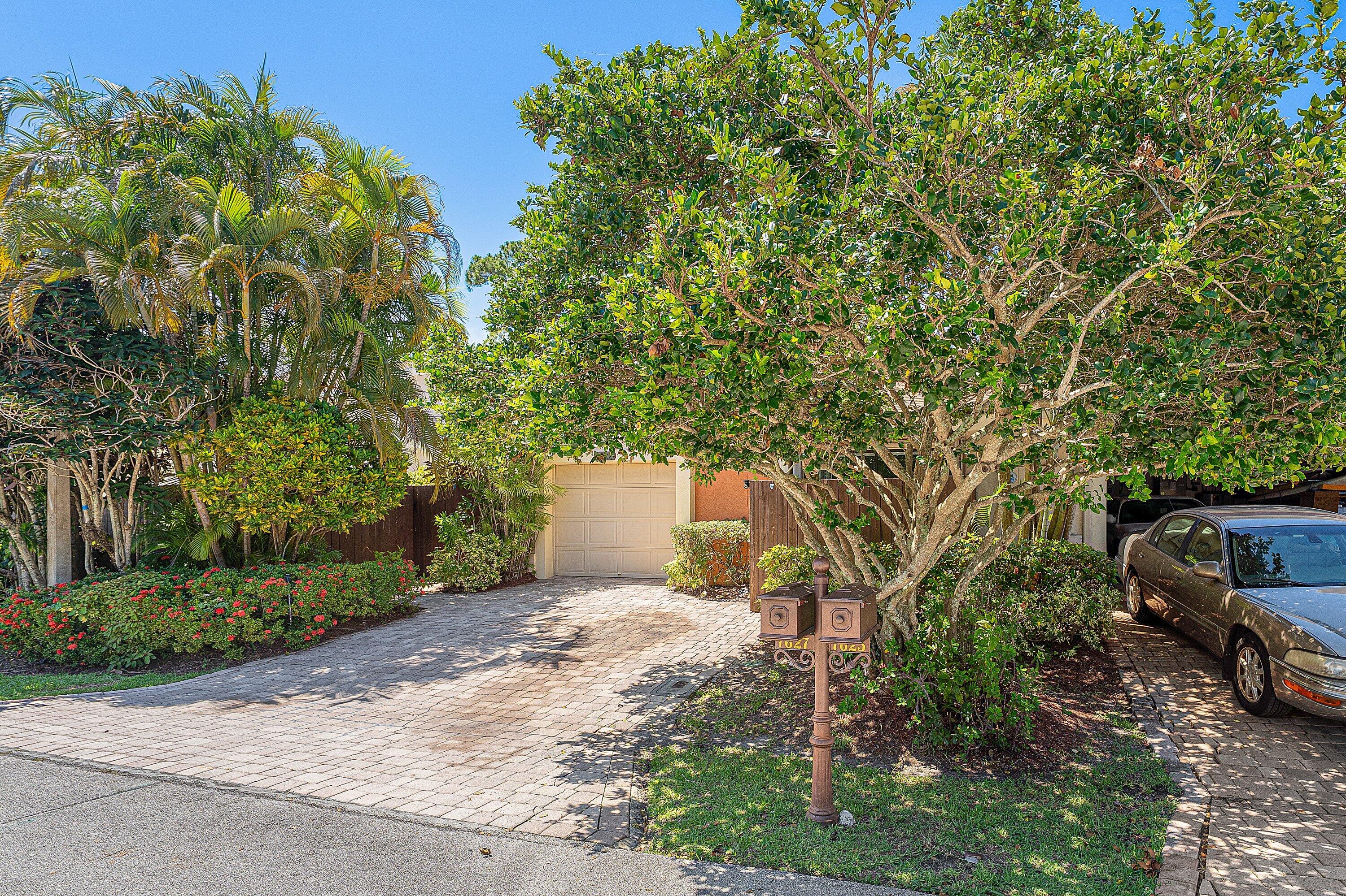 7627 Sierra Drive W Property Photo 3