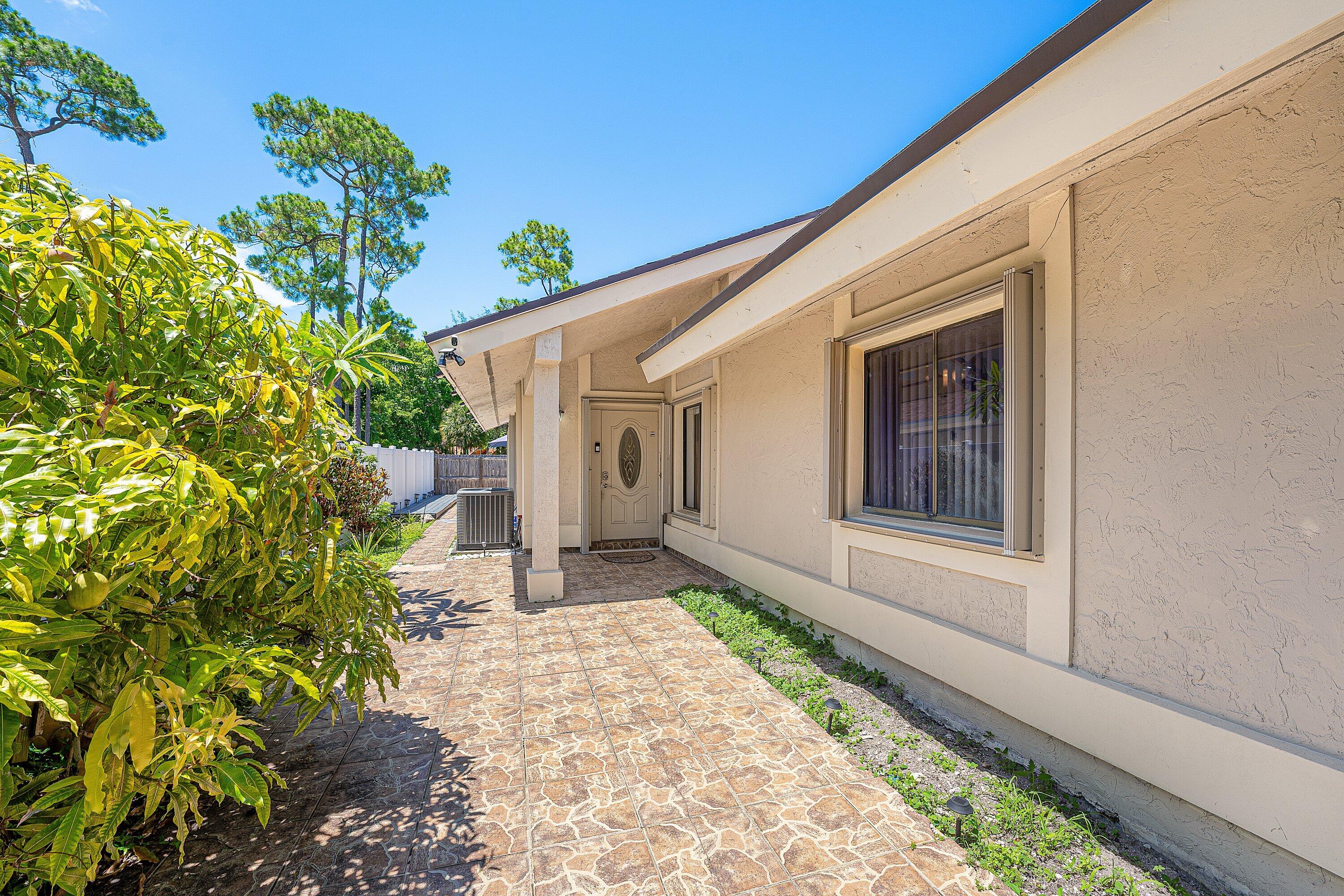 7627 Sierra Drive W Property Photo 4