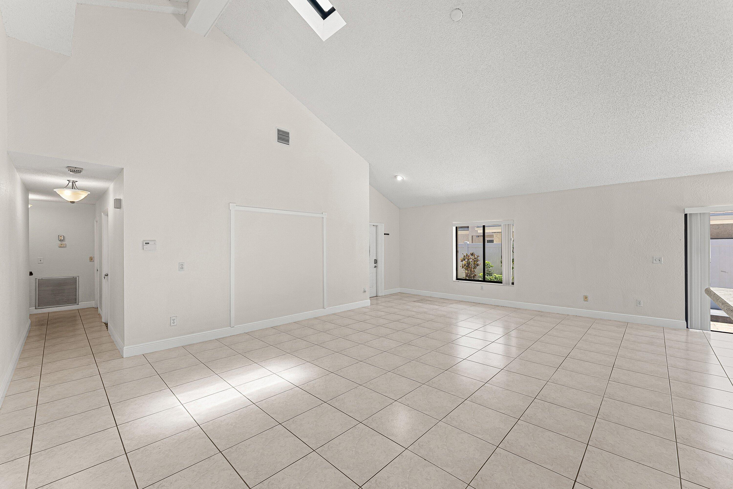 7627 Sierra Drive W Property Photo 7