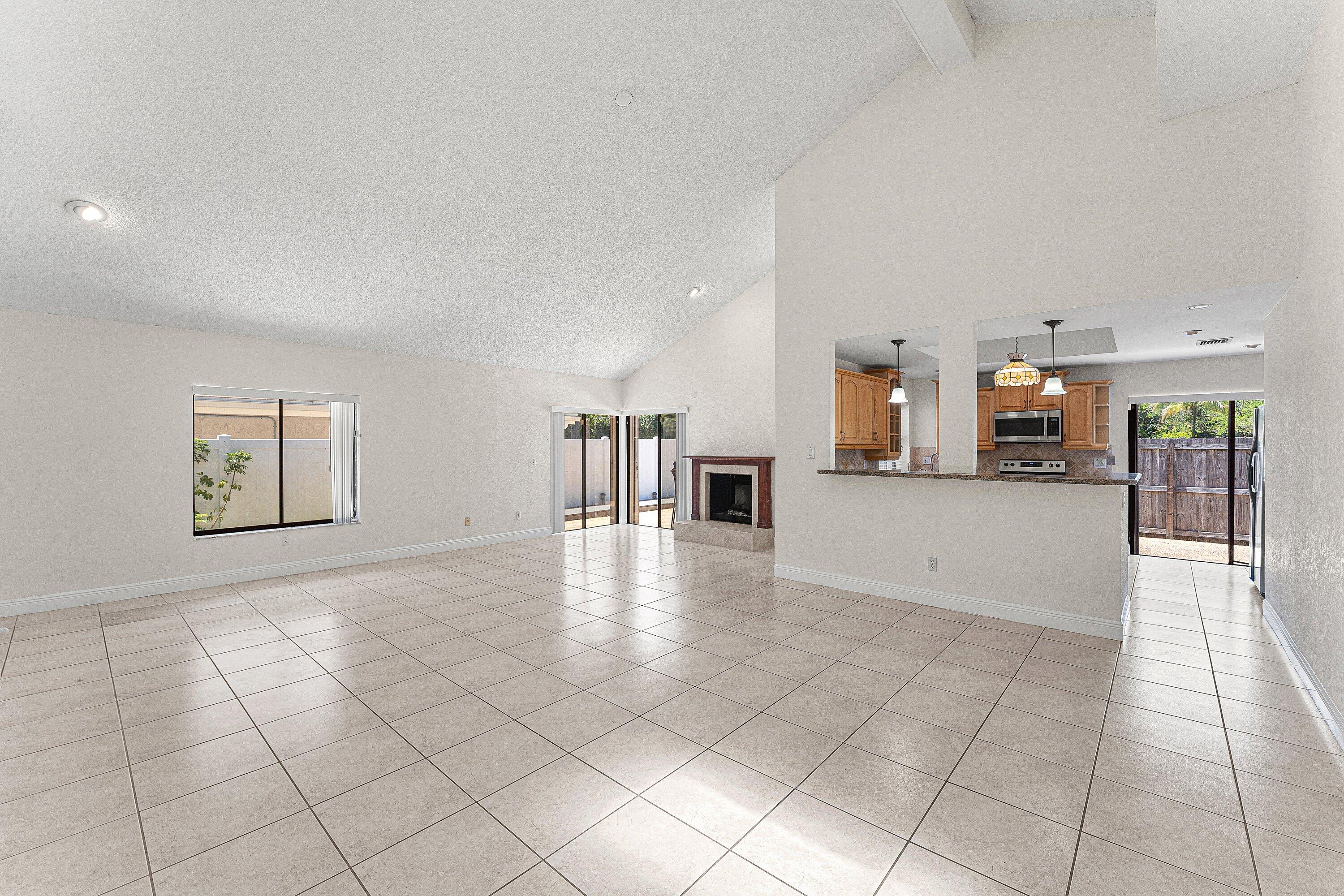 7627 Sierra Drive W Property Photo 8