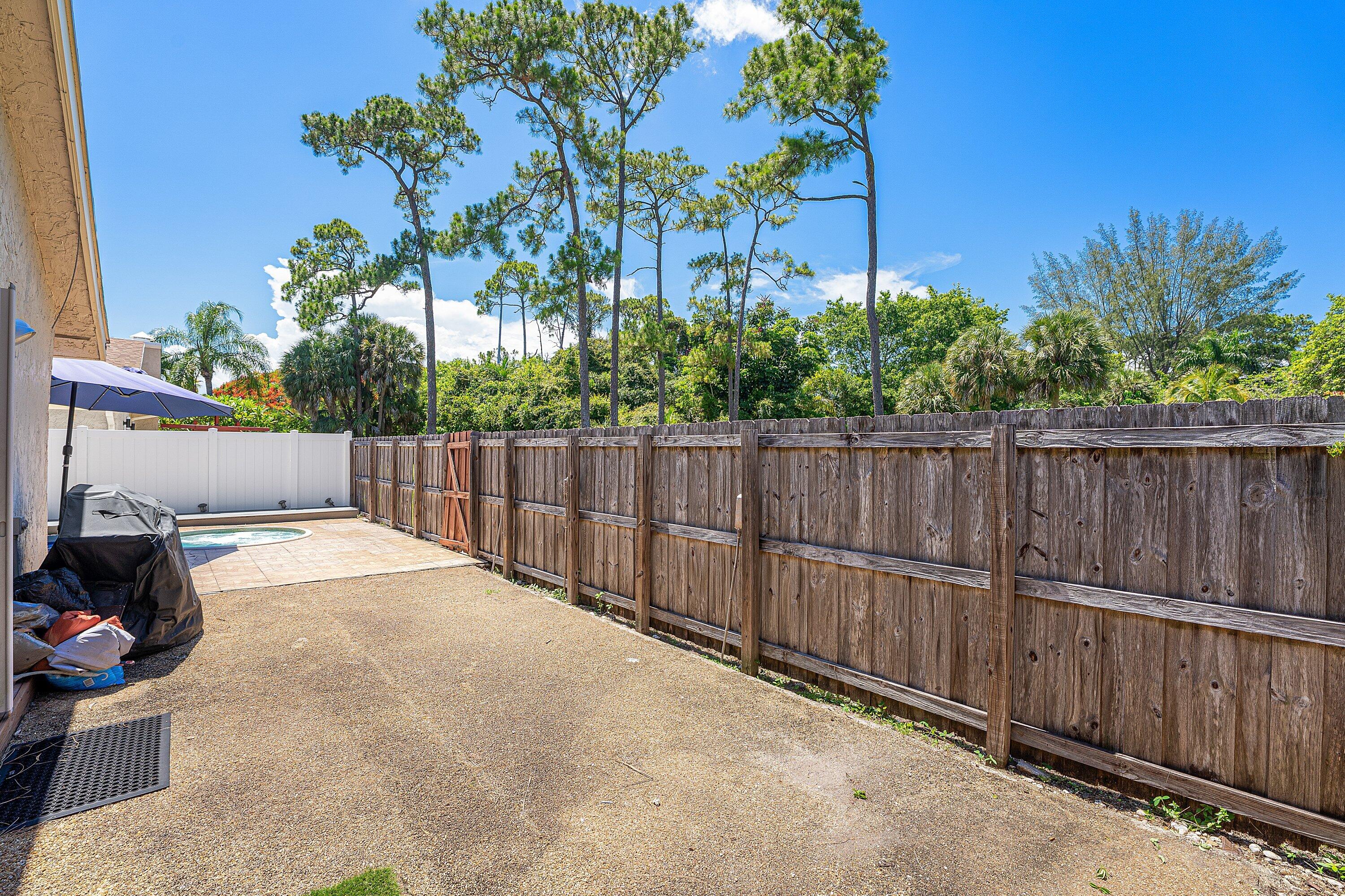7627 Sierra Drive W Property Photo 29