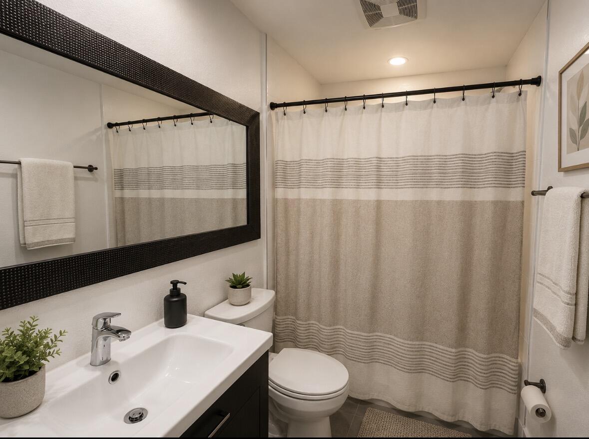 3000 Riomar Street 210 Property Photo 4