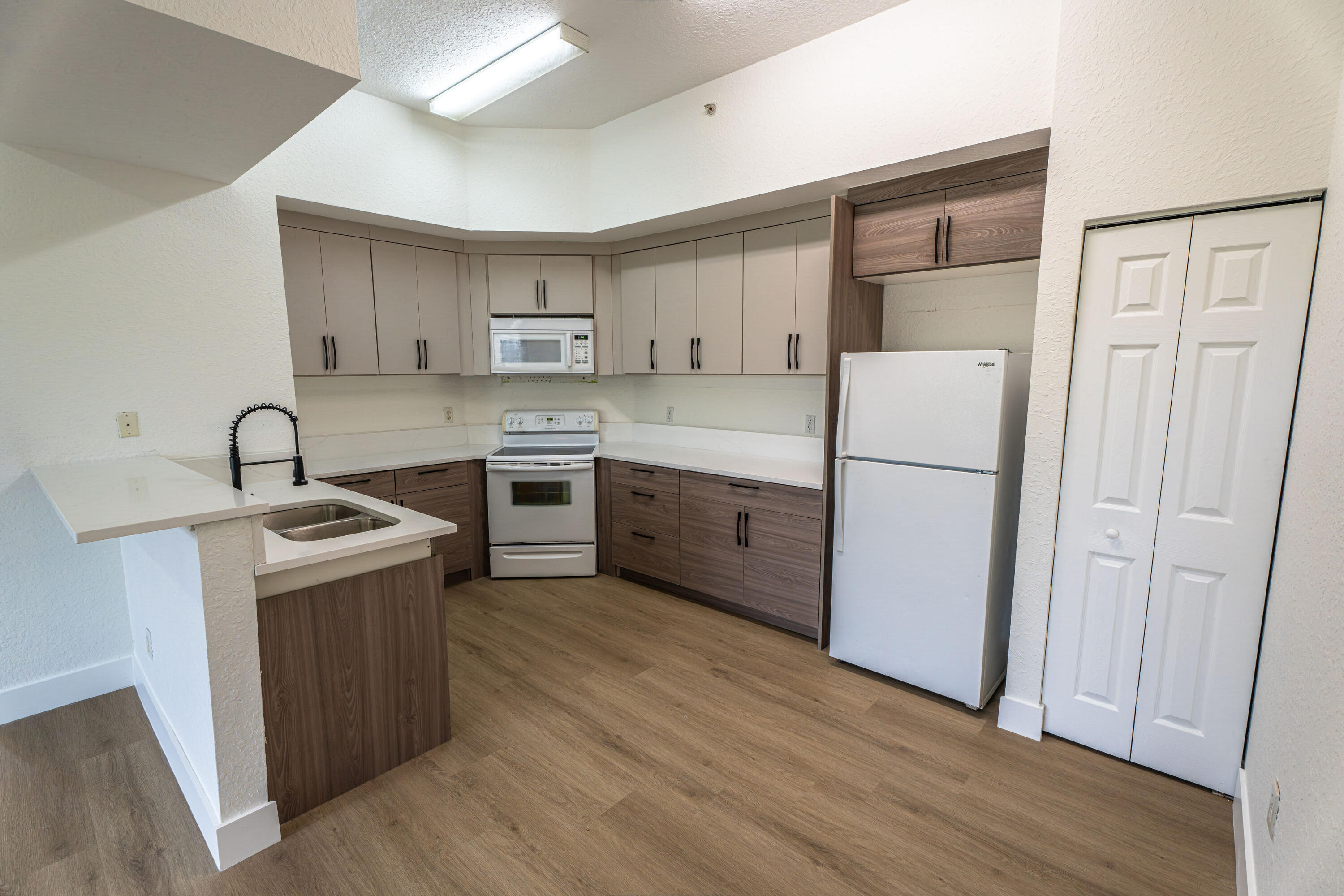 2801 Riverside Drive 301-s Property Photo 4