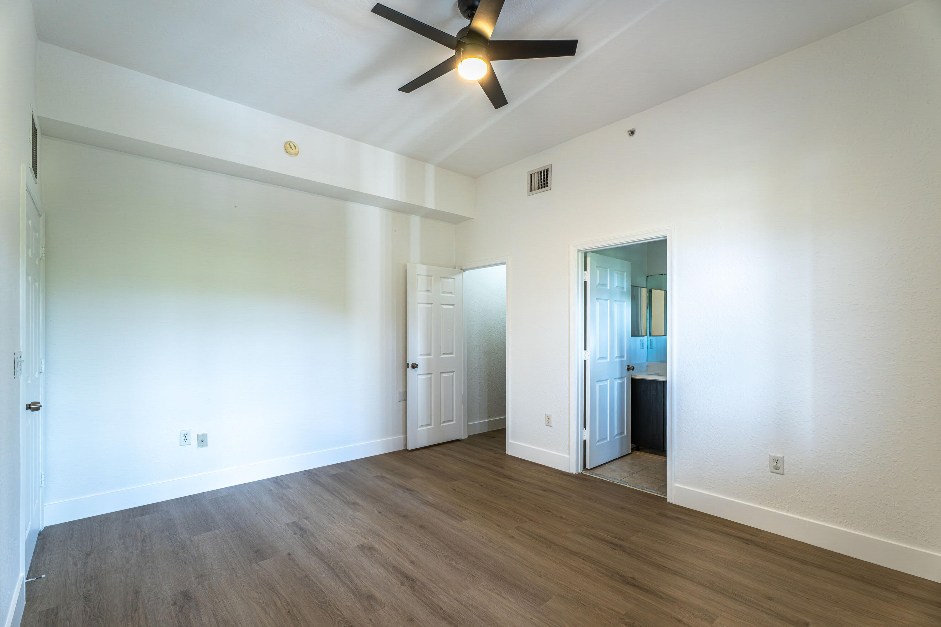 2801 Riverside Drive 301-s Property Photo 10
