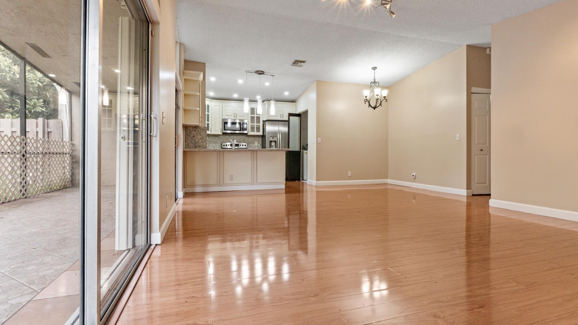 570 Woodgate Circle A Property Photo 6