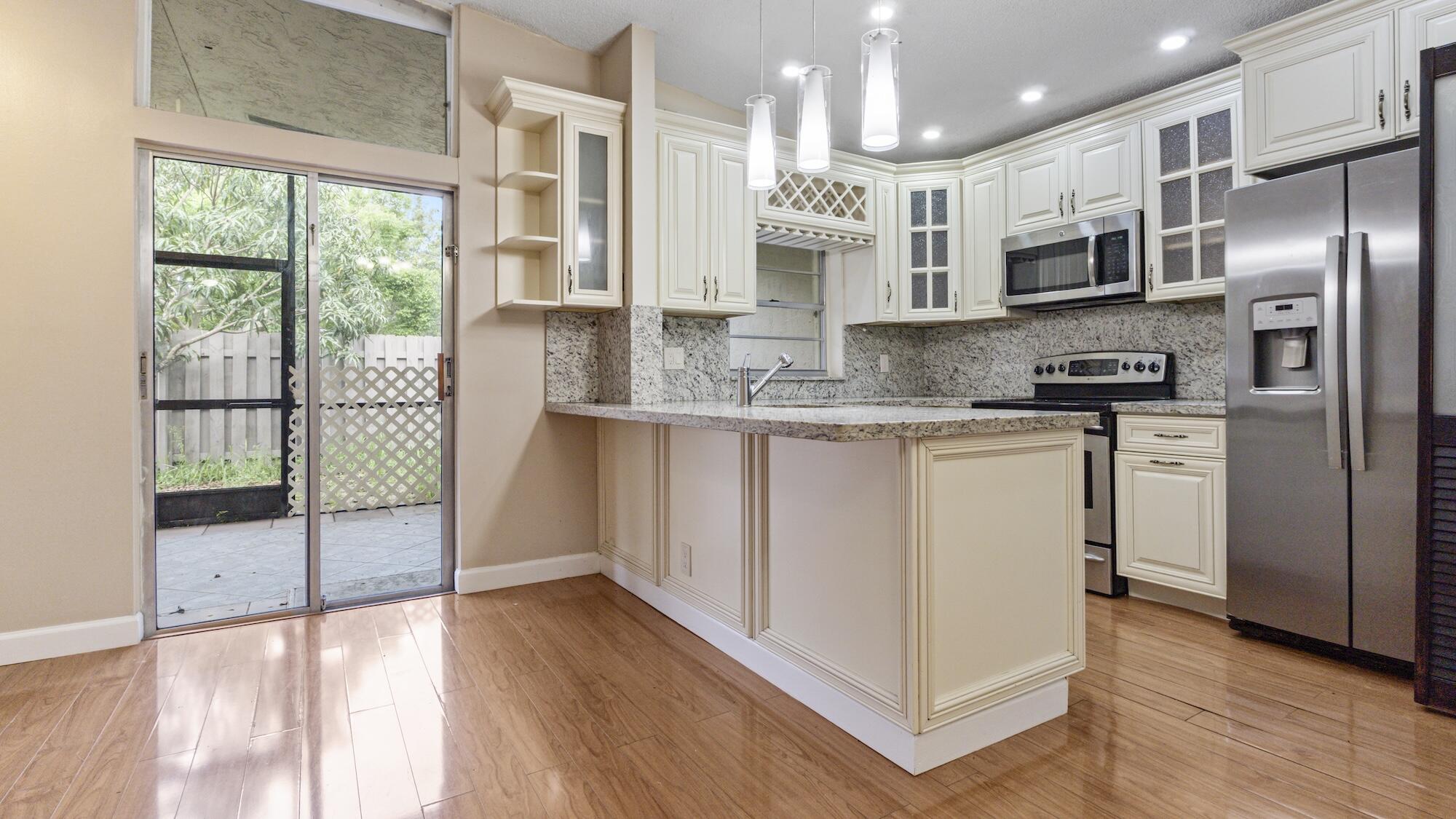 570 Woodgate Circle A Property Photo 7