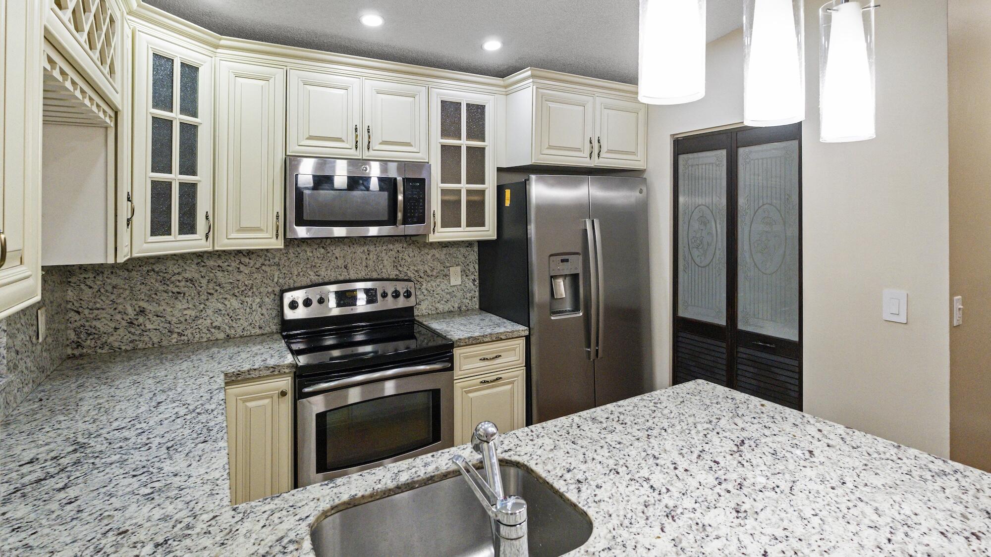 570 Woodgate Circle A Property Photo 9