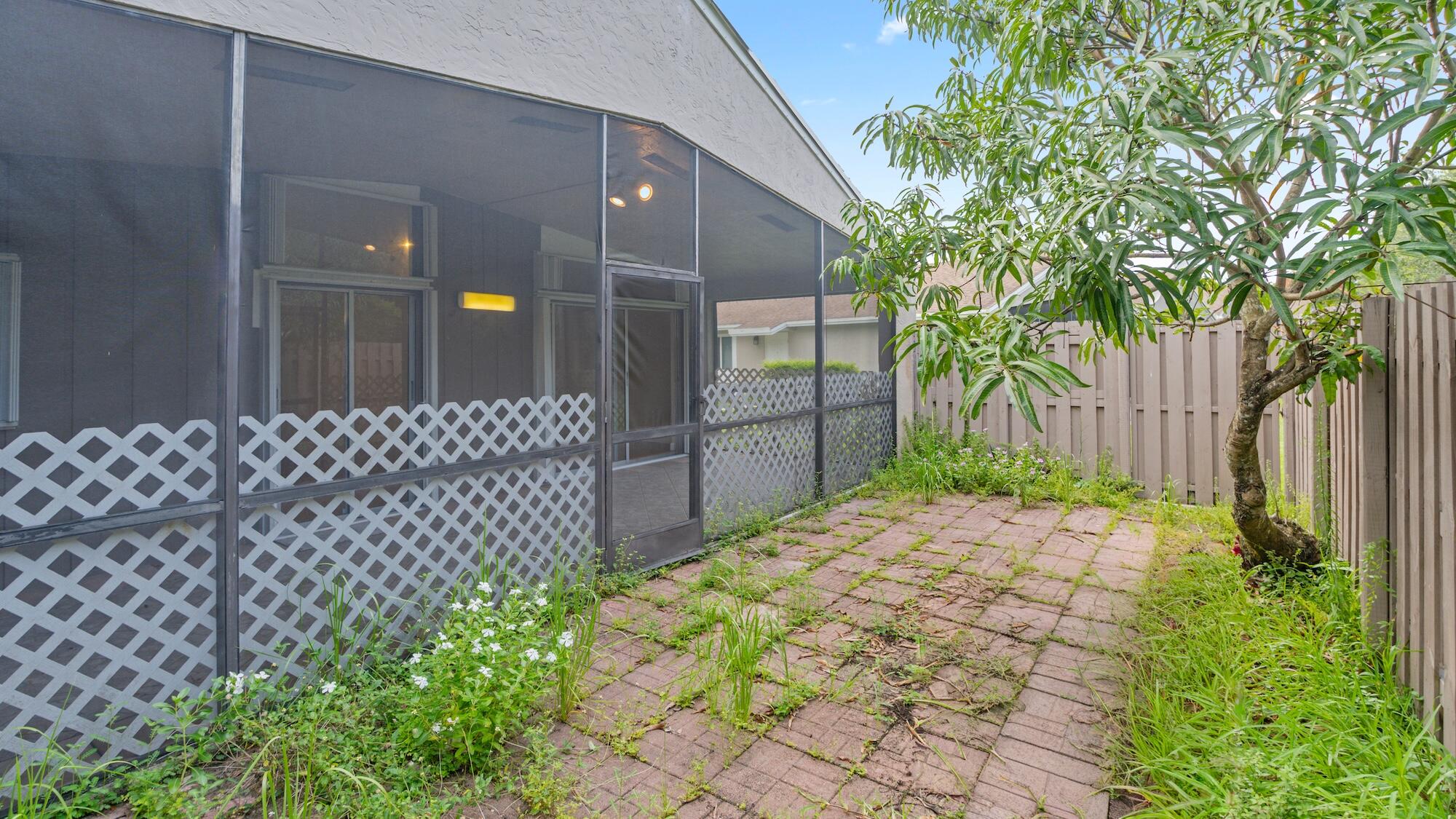 570 Woodgate Circle A Property Photo 14