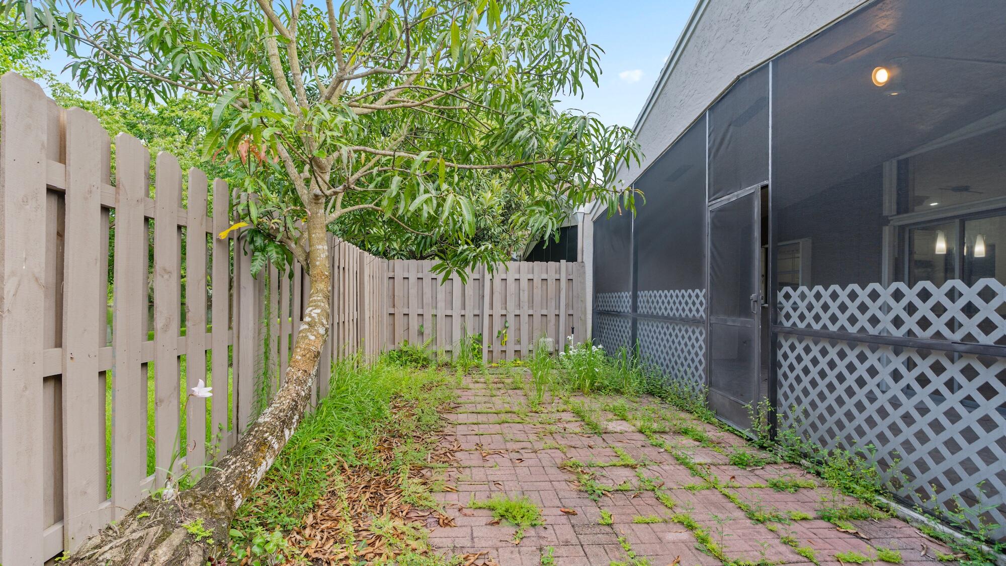 570 Woodgate Circle A Property Photo 15