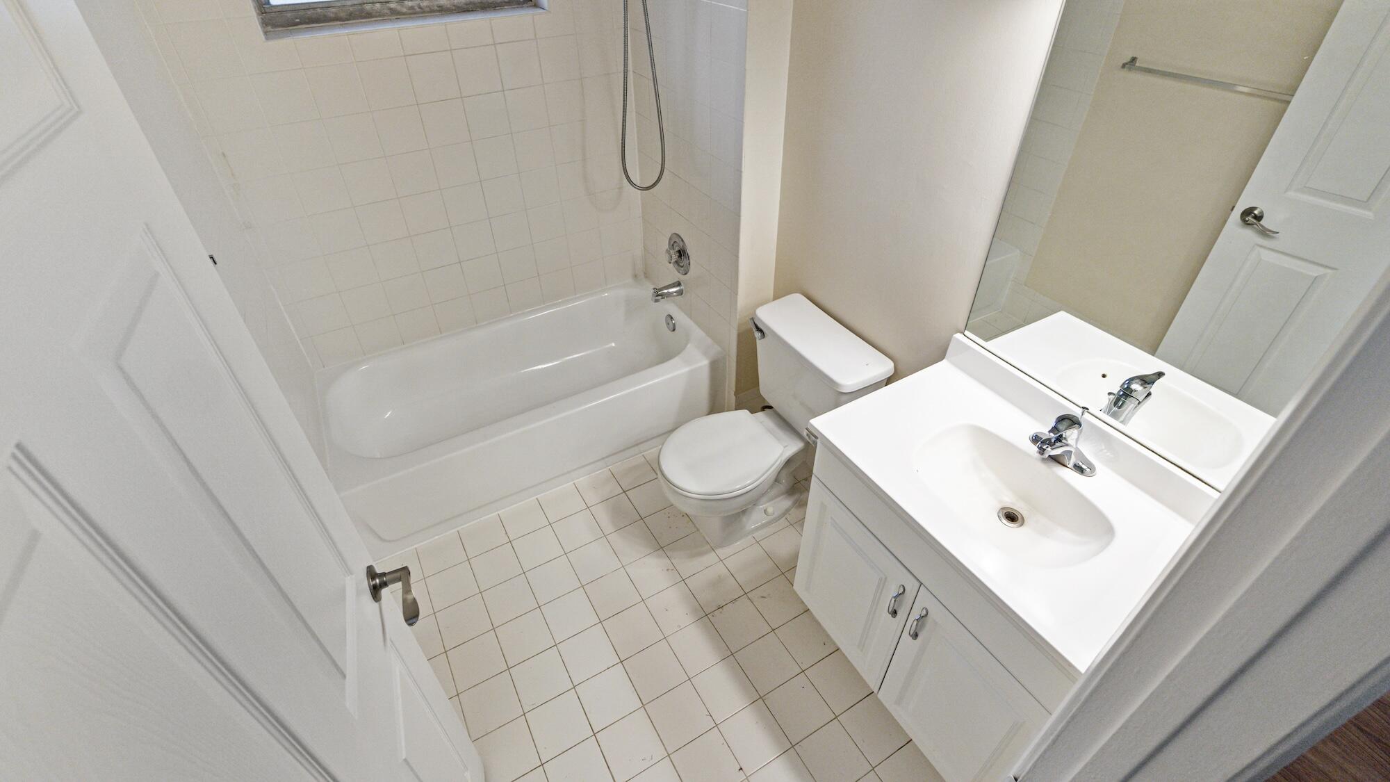 570 Woodgate Circle A Property Photo 23