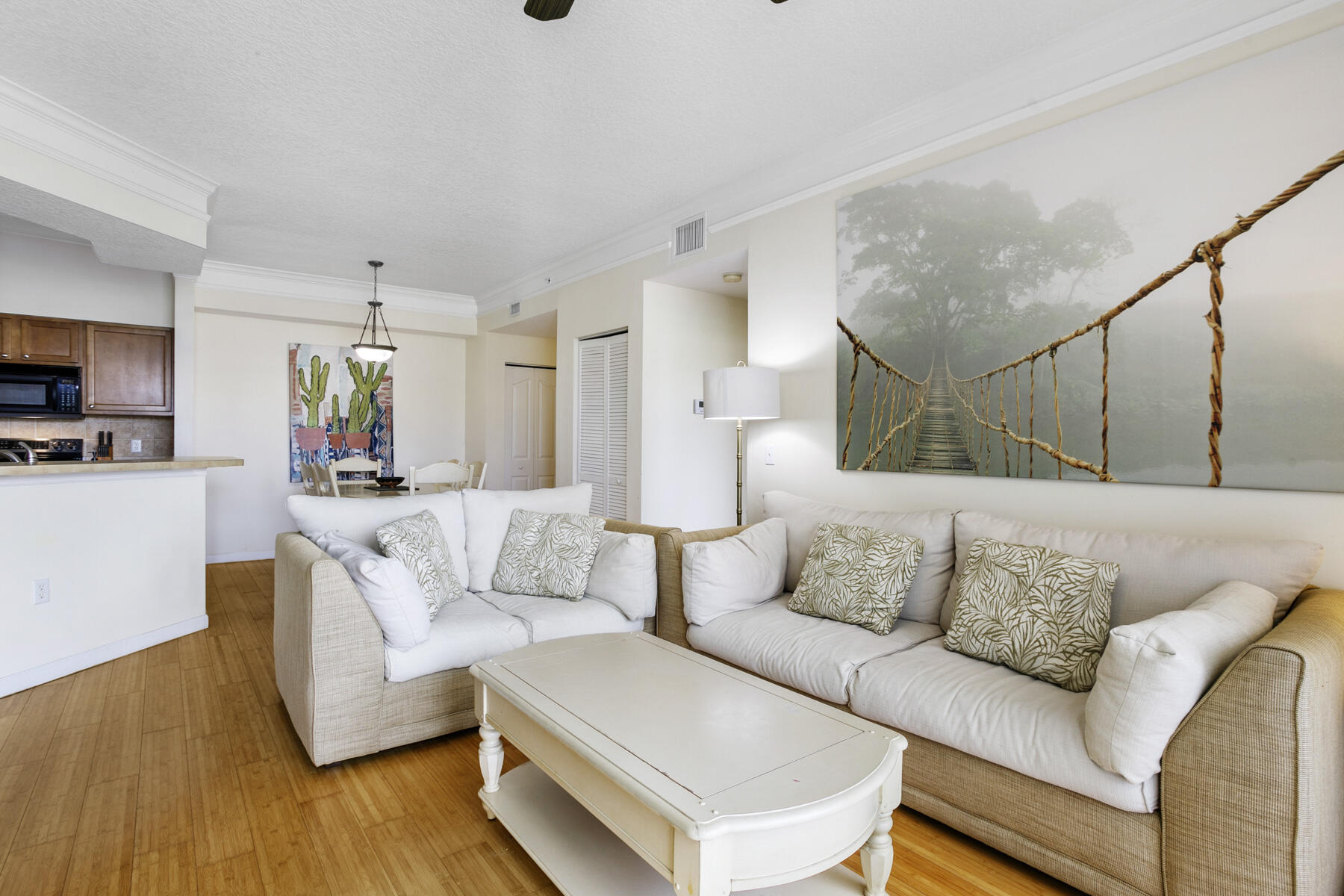 10208 Myrtlewood Circle W Property Photo 5