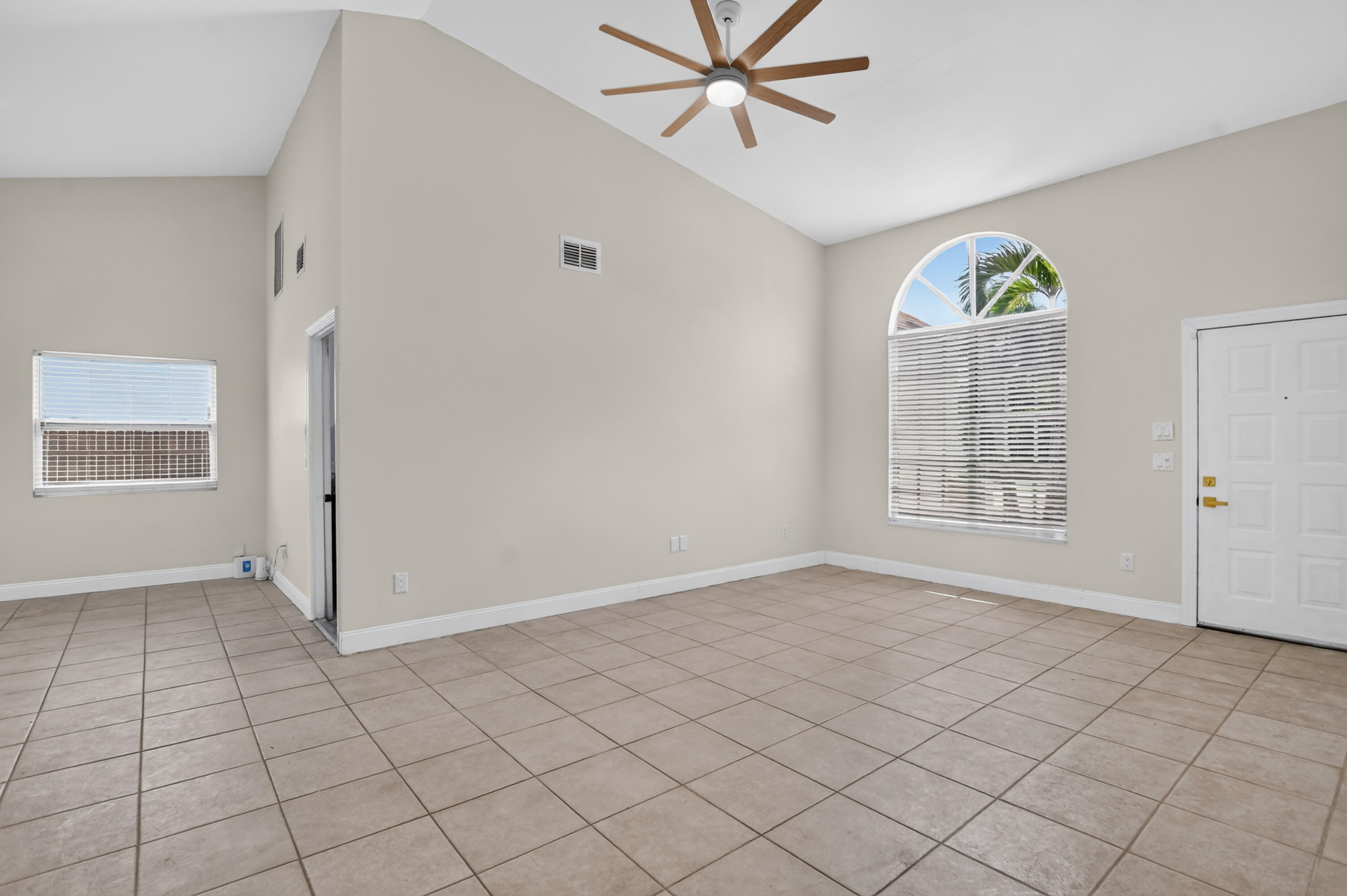 23172 Bentley Place Property Photo 5
