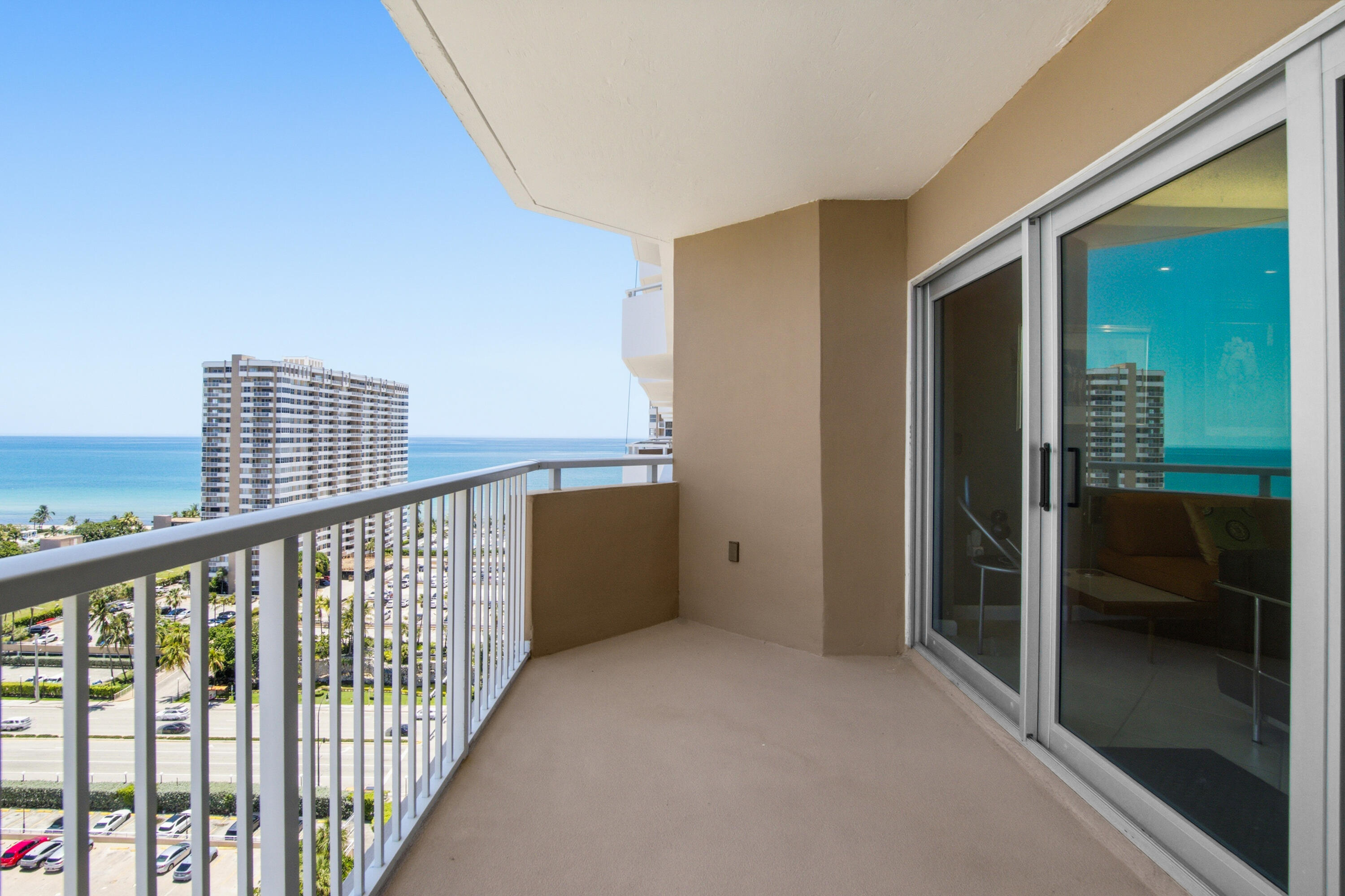 1985 S Ocean Drive 17d Property Photo 2