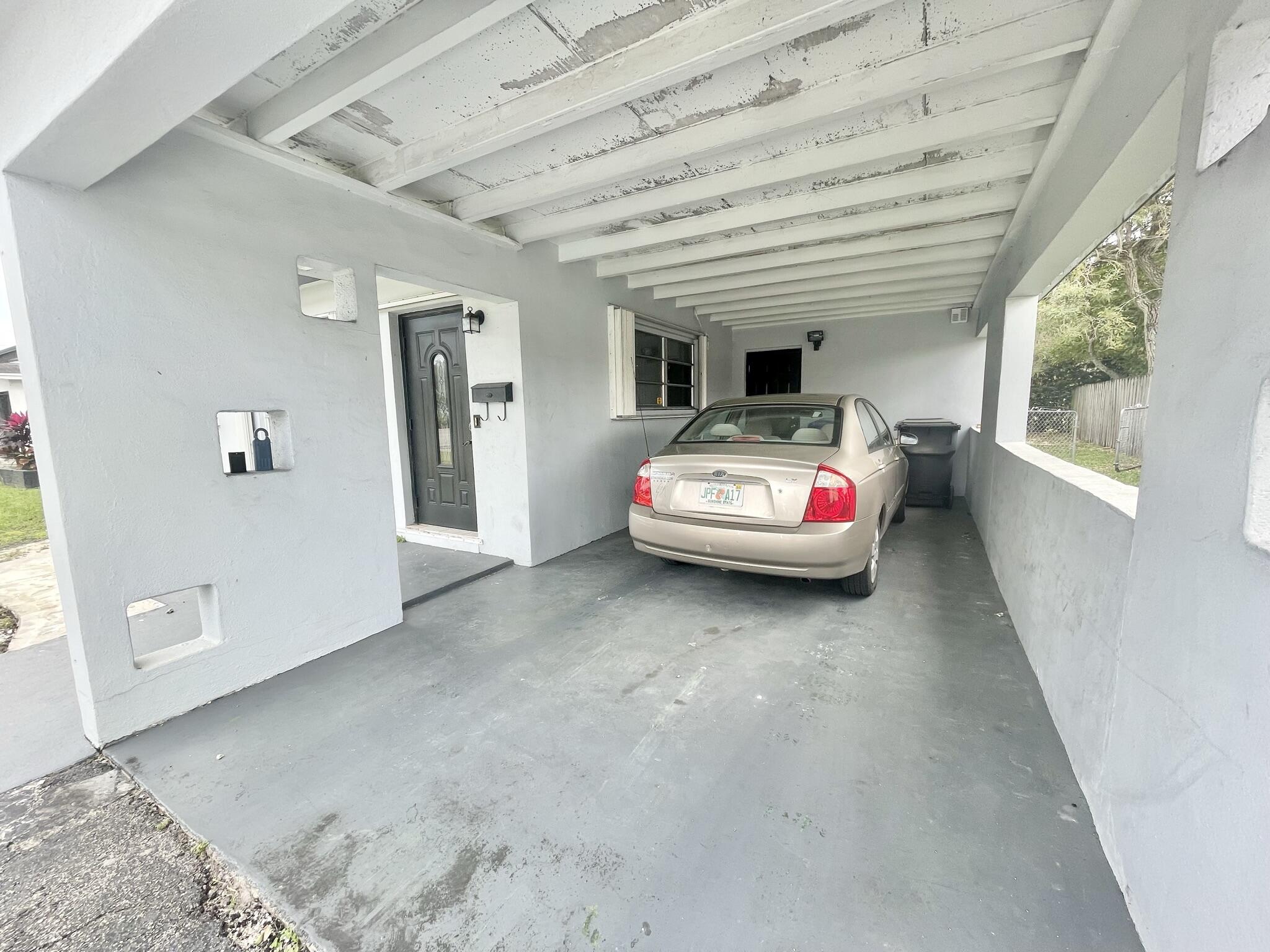 5630 Hollywood Boulevard Property Photo 4