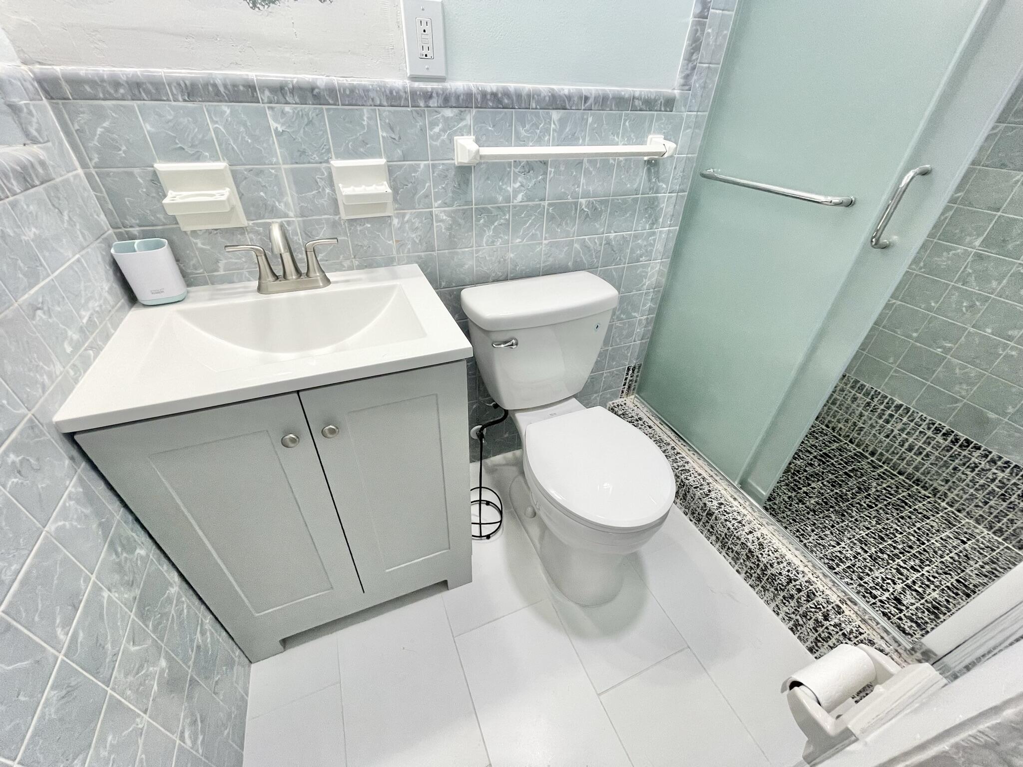 5630 Hollywood Boulevard Property Photo 8