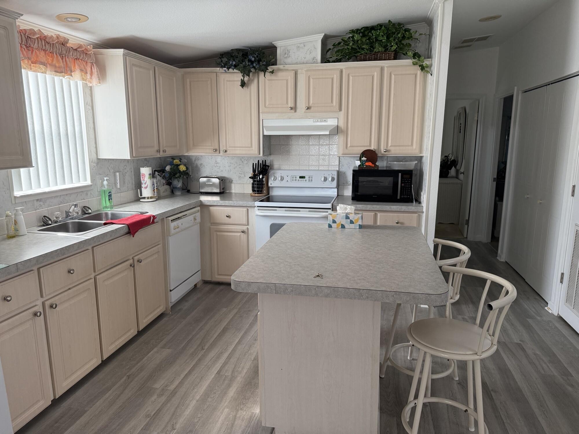 6615 Spanish Lakes Boulevard Property Photo 4