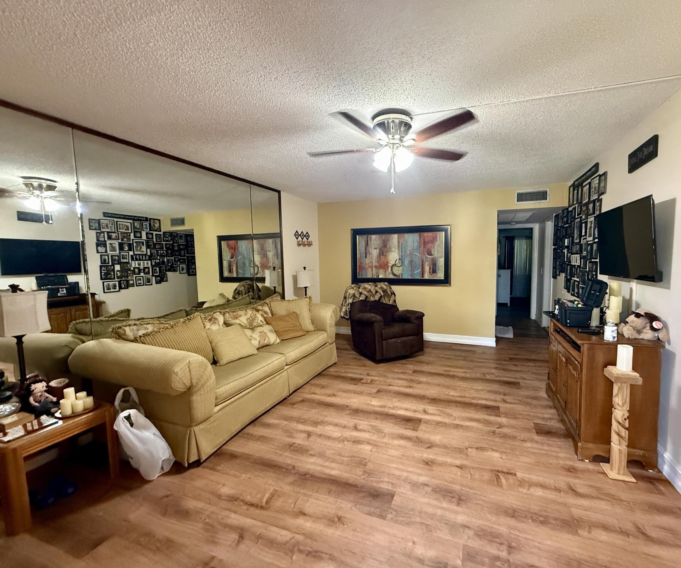 85 Canterbury D Property Photo 3