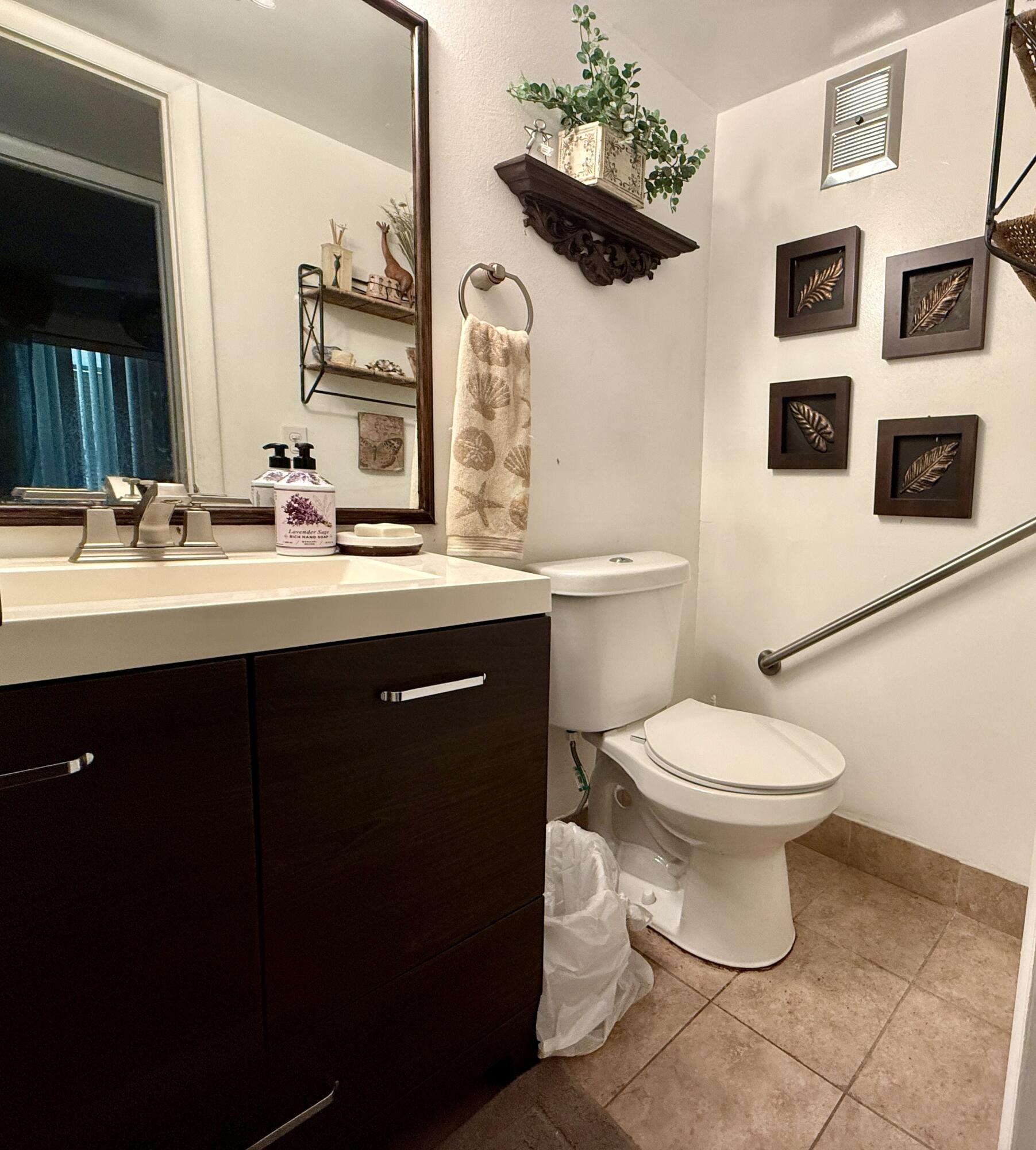 85 Canterbury D Property Photo 6