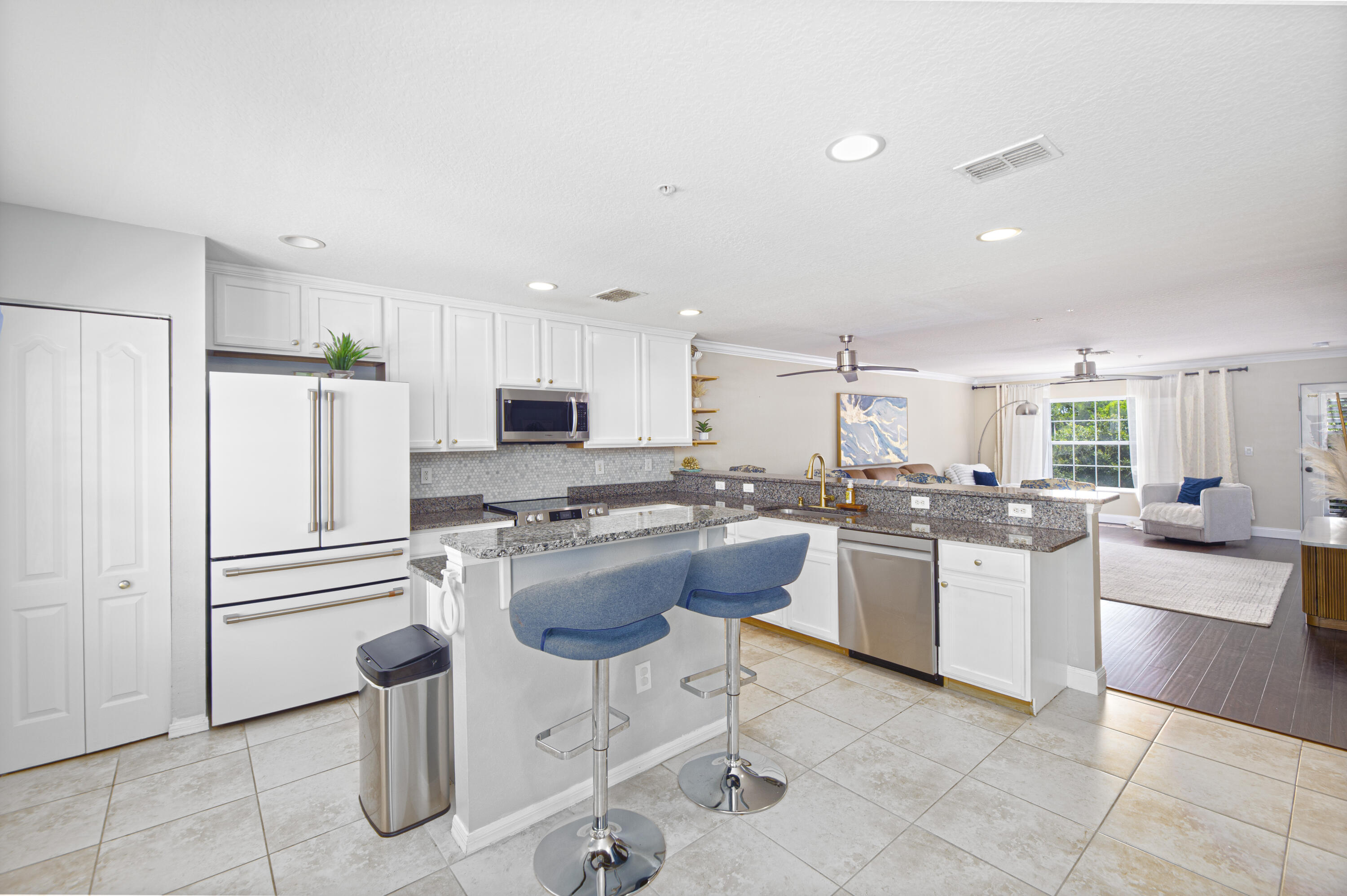 1890 Se Interlachen Drive Property Photo 4