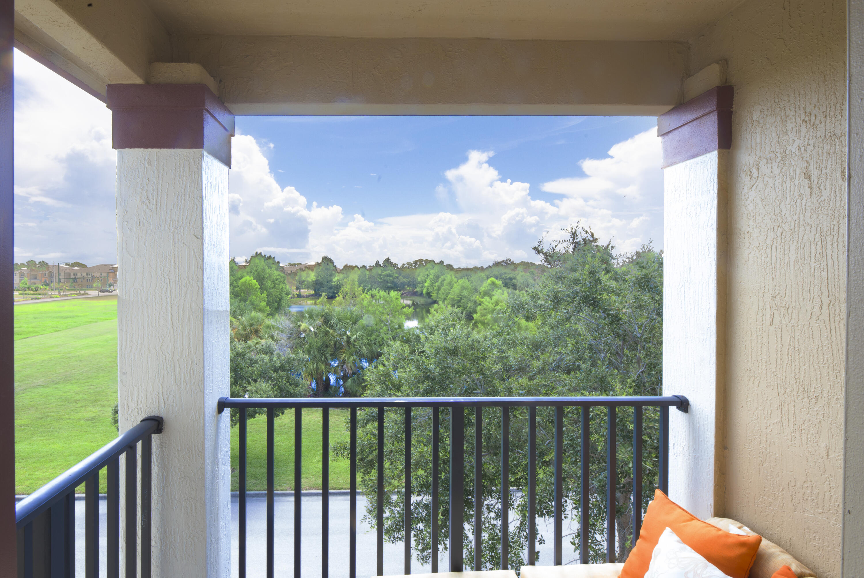 1890 Se Interlachen Drive Property Photo 8