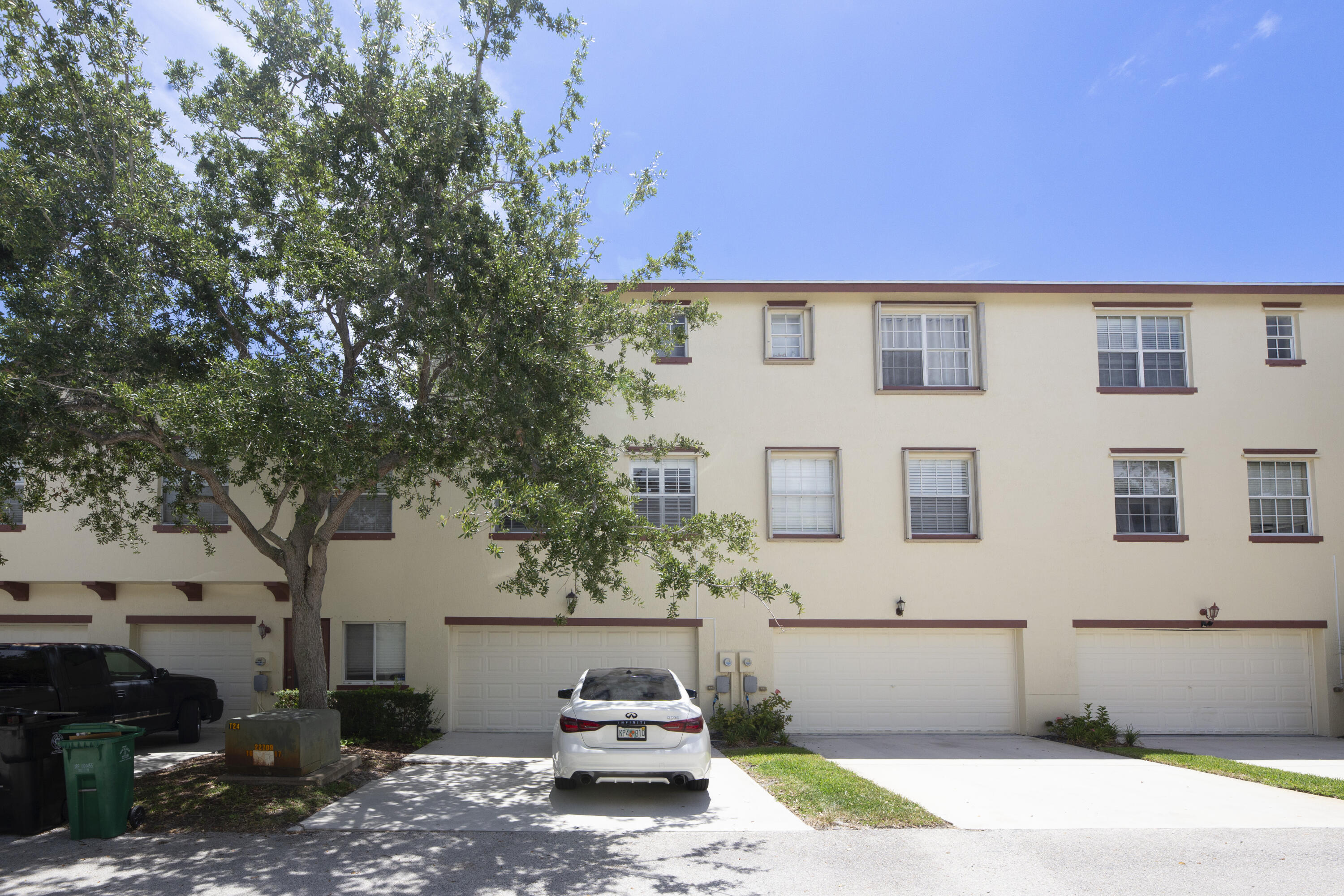 1890 Se Interlachen Drive Property Photo 37