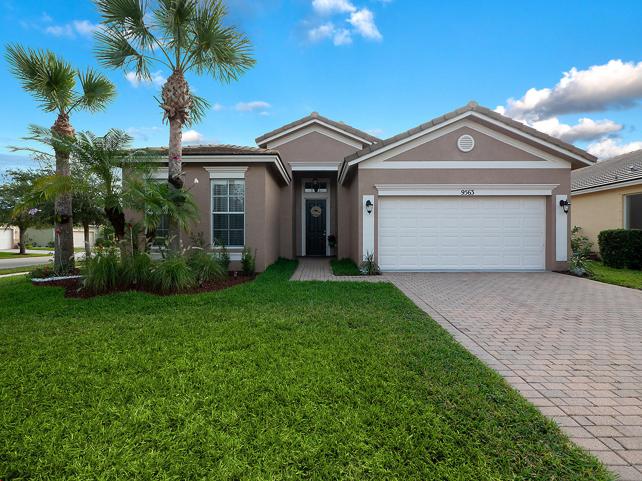 9563 SW Flowermound Circle Property Photo 1