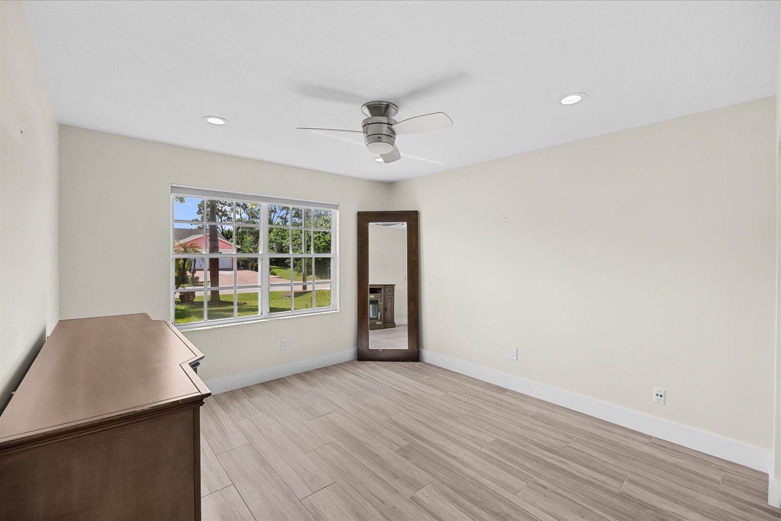 160 Ne Twylite Terrace Property Photo 21