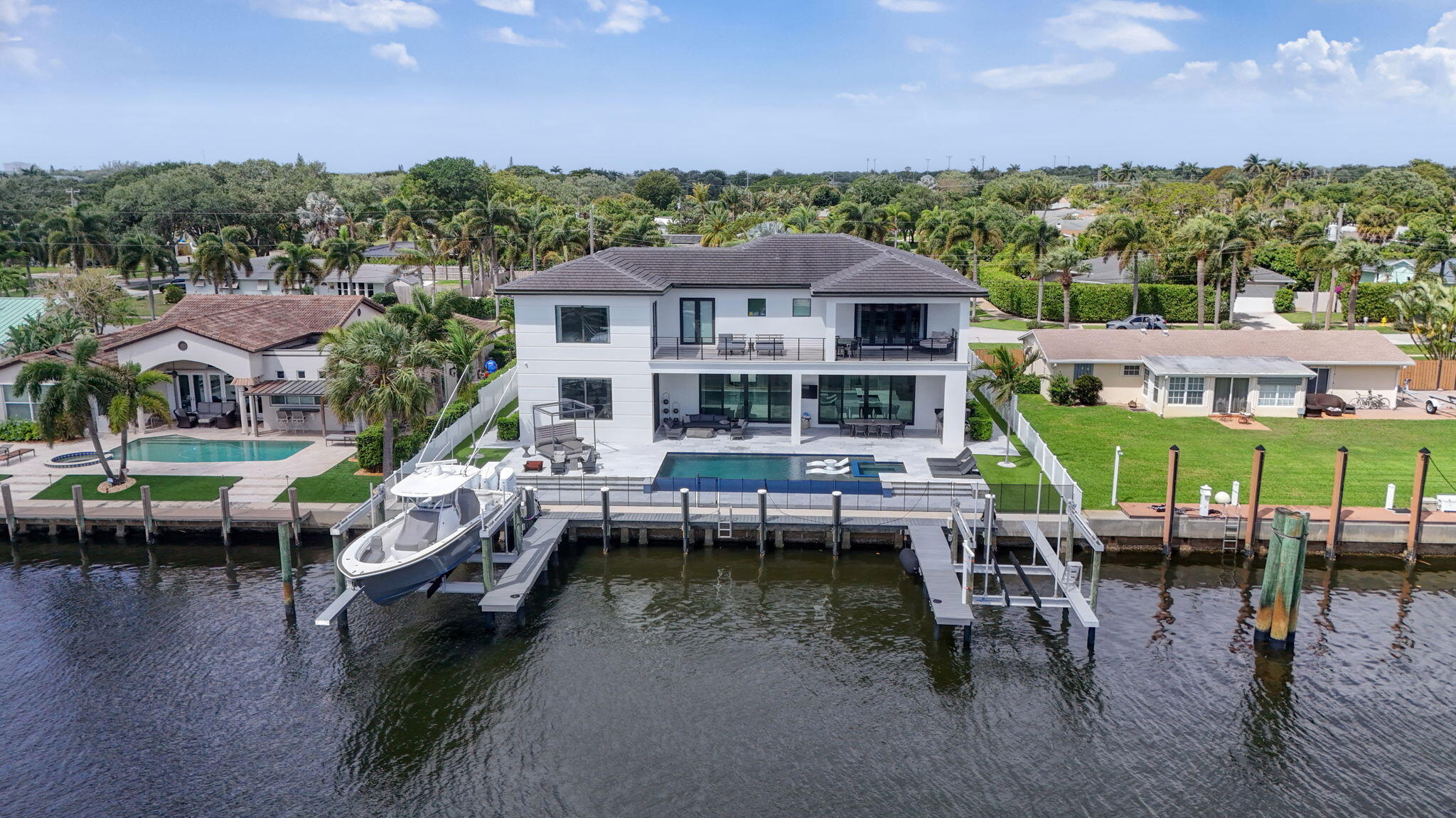 824 Shore Drive Property Photo 4