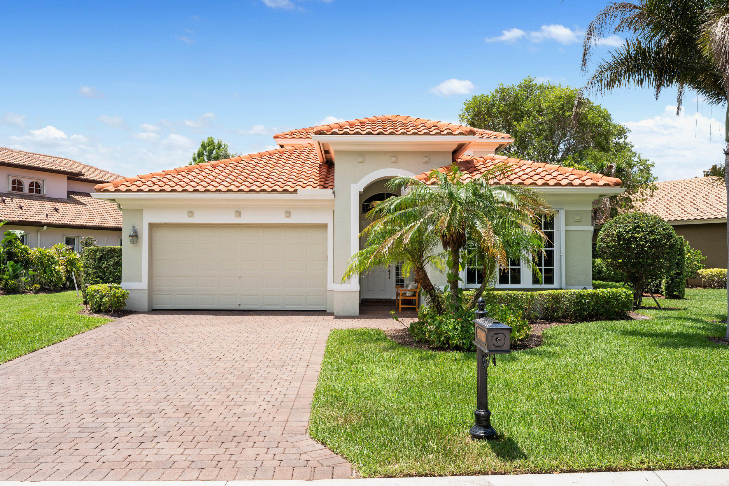 910 Sw Palm Cove Drive Property Photo 4