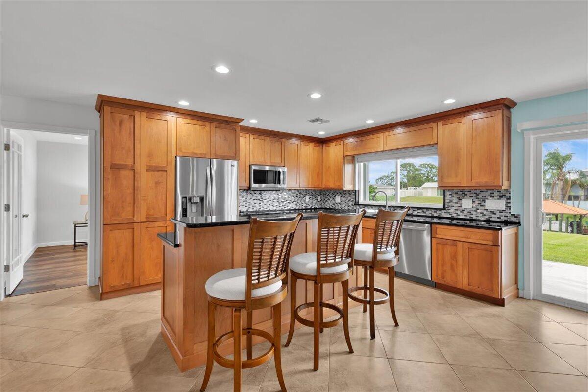 611 Se Harborview Drive Property Photo 13