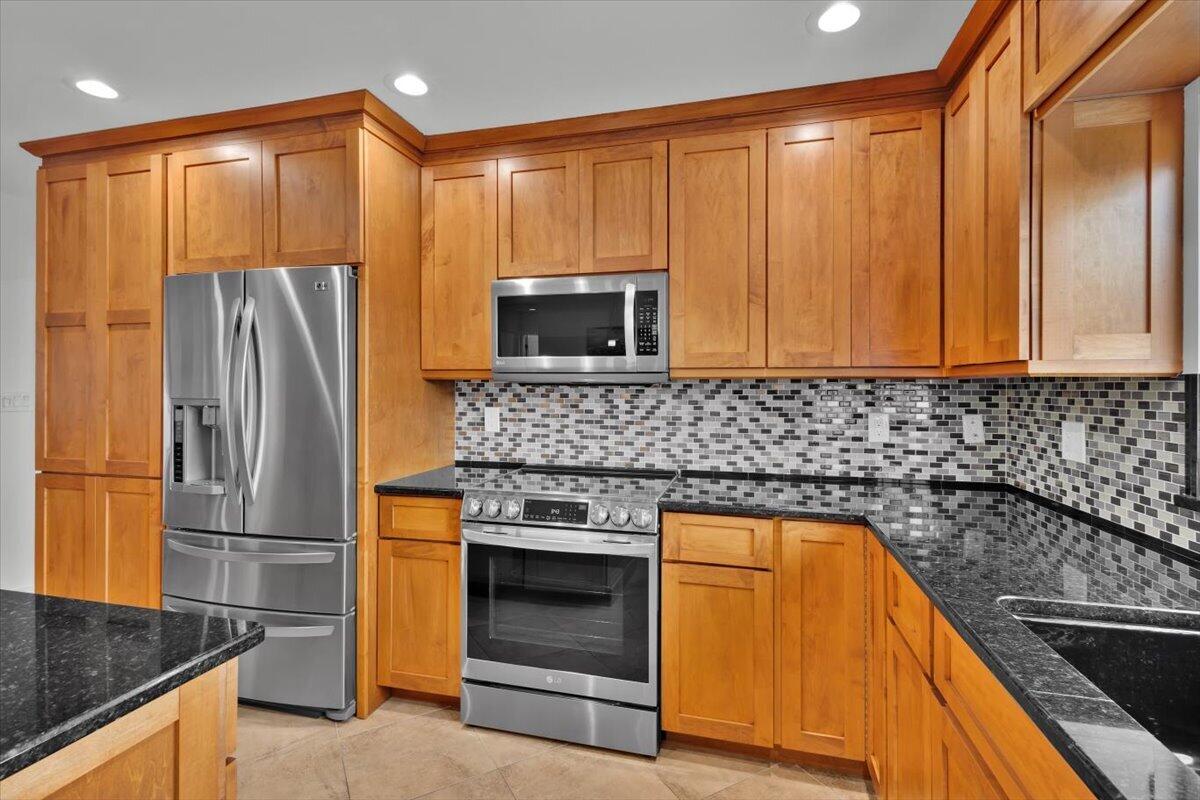 611 Se Harborview Drive Property Photo 14