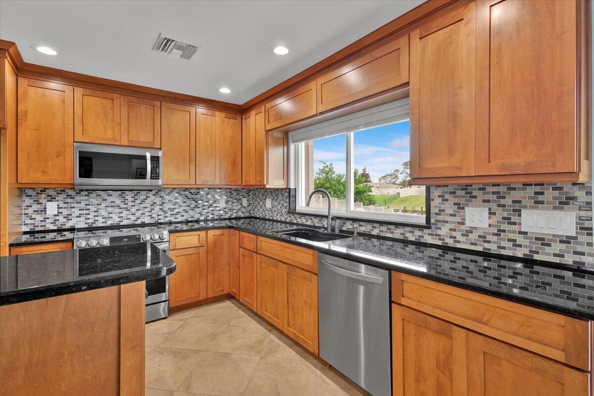 611 Se Harborview Drive Property Photo 15