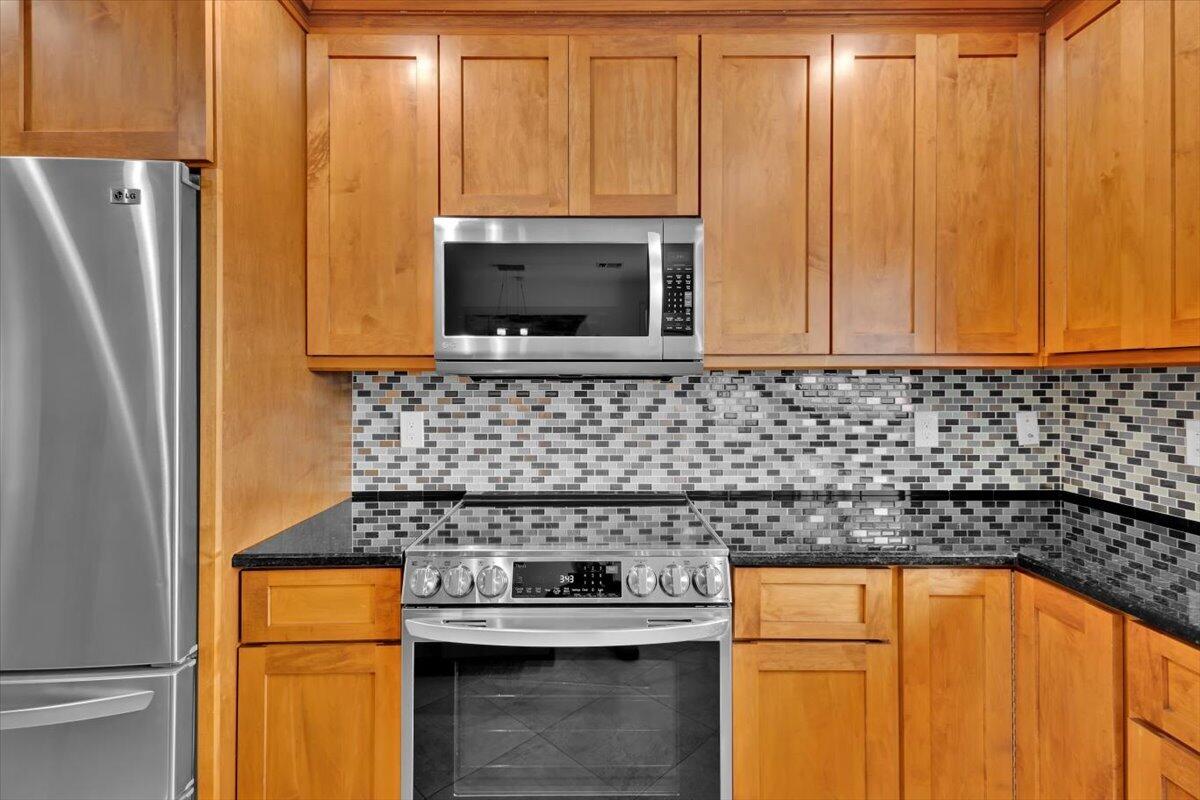 611 Se Harborview Drive Property Photo 16