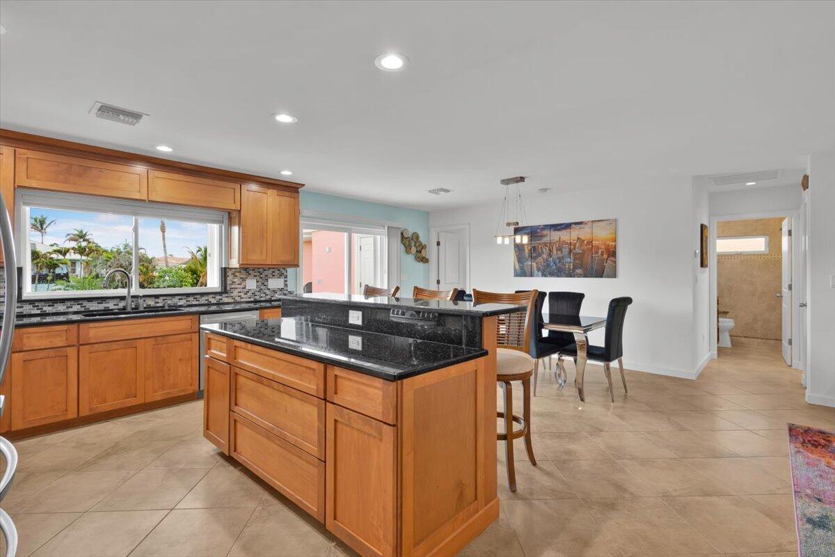 611 Se Harborview Drive Property Photo 19