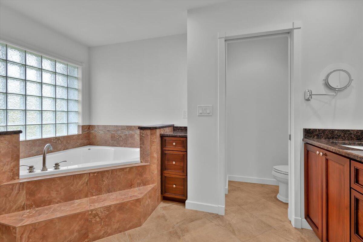 611 Se Harborview Drive Property Photo 32